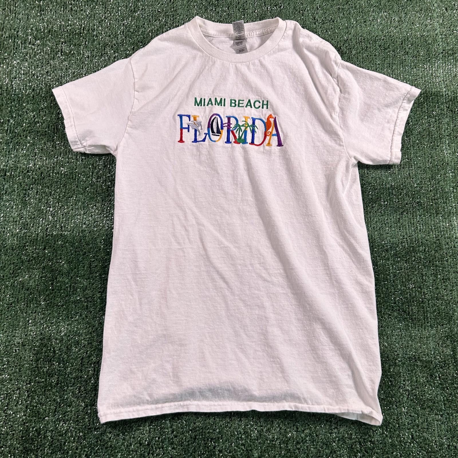 Gildan Gildan Miami Beach Florida graphic T-Shirt size small Size US S / EU 44-46 / 1 - 1 Thumbnail