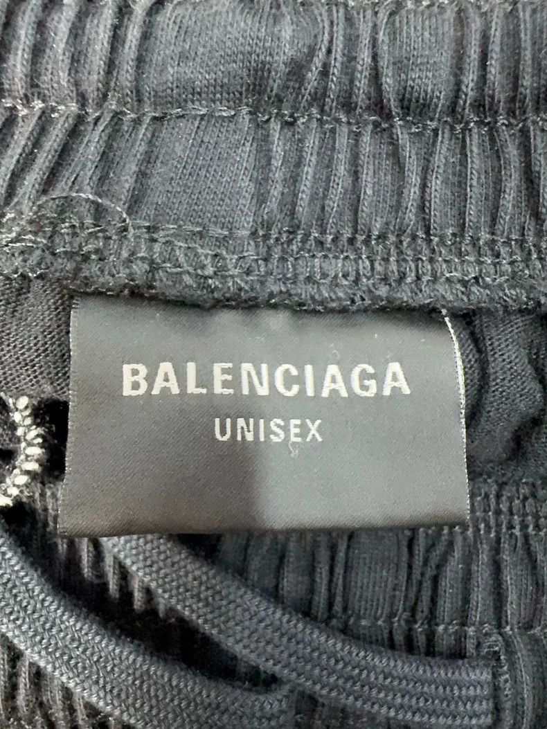 Balenciaga Balenciaga size S Manchester United co-branded shorts Size US 27 - 4 Thumbnail