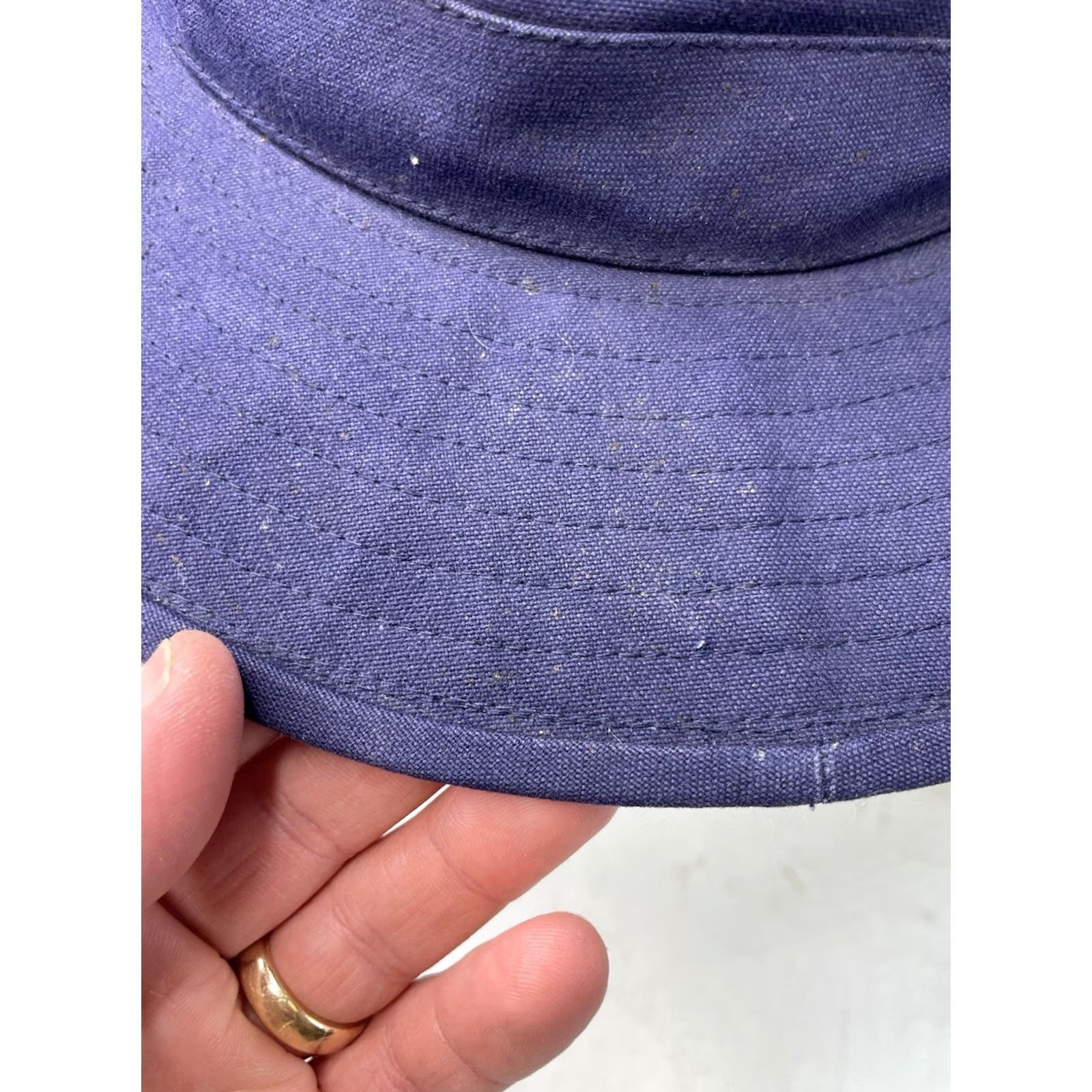 Tilley Tilley T3 Bucket Hat Cap Wanderer USCG 7 1/4 Blue Cotton Vintage Unisex Adults Safari Hat Water Resistant Breathable Venting Summer Fall Spring Canada Size ONE SIZE - 4 Thumbnail