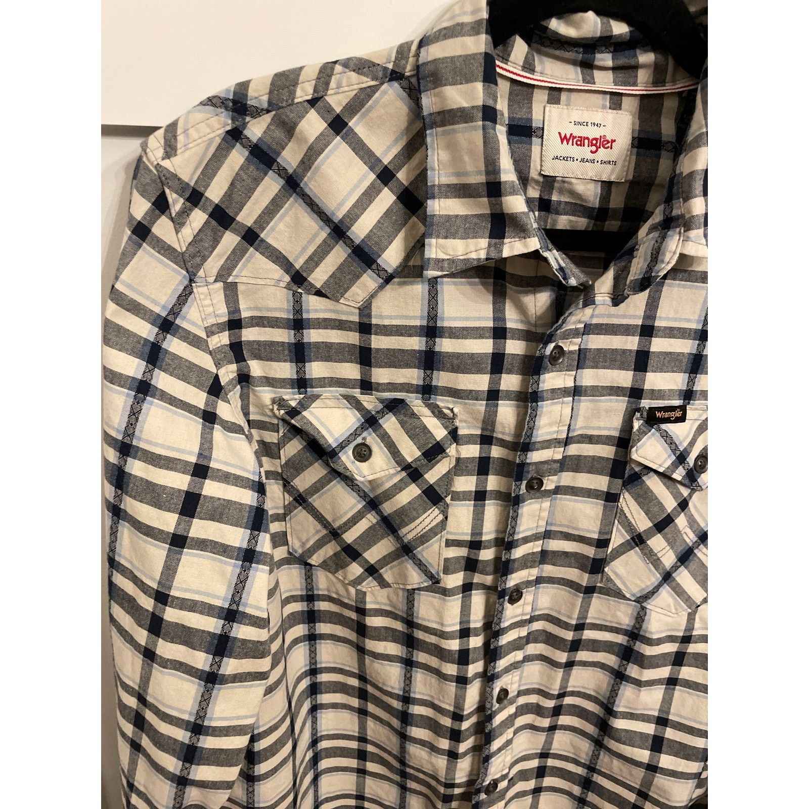 Wrangler NWT Wrangler Men's Utility Plaid Button Down, sz M Size US M / EU 48-50 / 2 - 4 Thumbnail