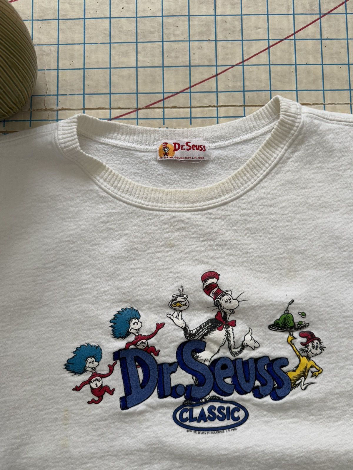 Other × Vintage Vintage 90’s Dr Seuss Crewneck Sweater White Used Fits XL Size US XL / EU 56 / 4 - 9 Thumbnail