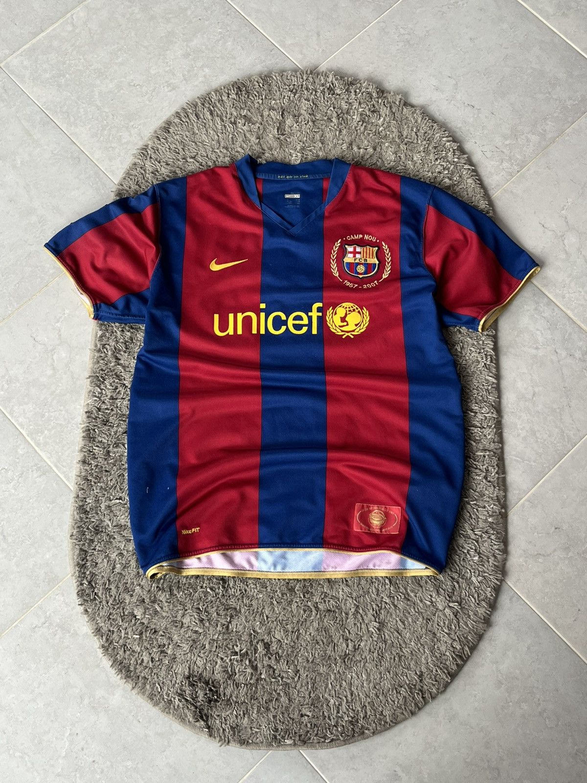 Nike Vintage Jersey FC.Barcelona UNICEF Size US XL / EU 56 / 4 - 1 Thumbnail