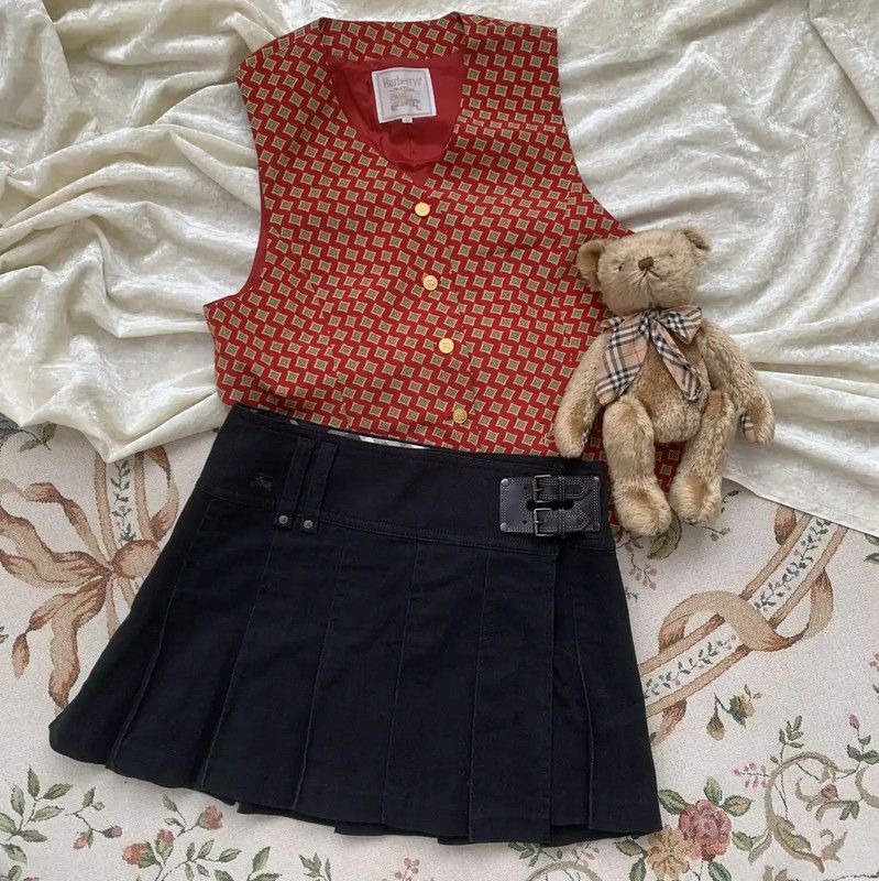 Burberry Burberry Women's Red Vest Cardigan in Polyester Size M / US 6-8 / IT 42-44 - 1 Thumbnail