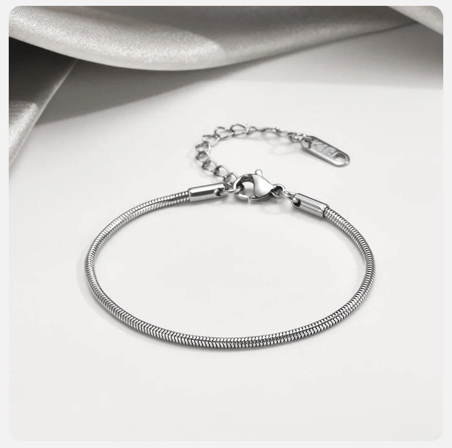 Other Chic 2mm Round Snake Chain Bracelet Size ONE SIZE - 1 Thumbnail