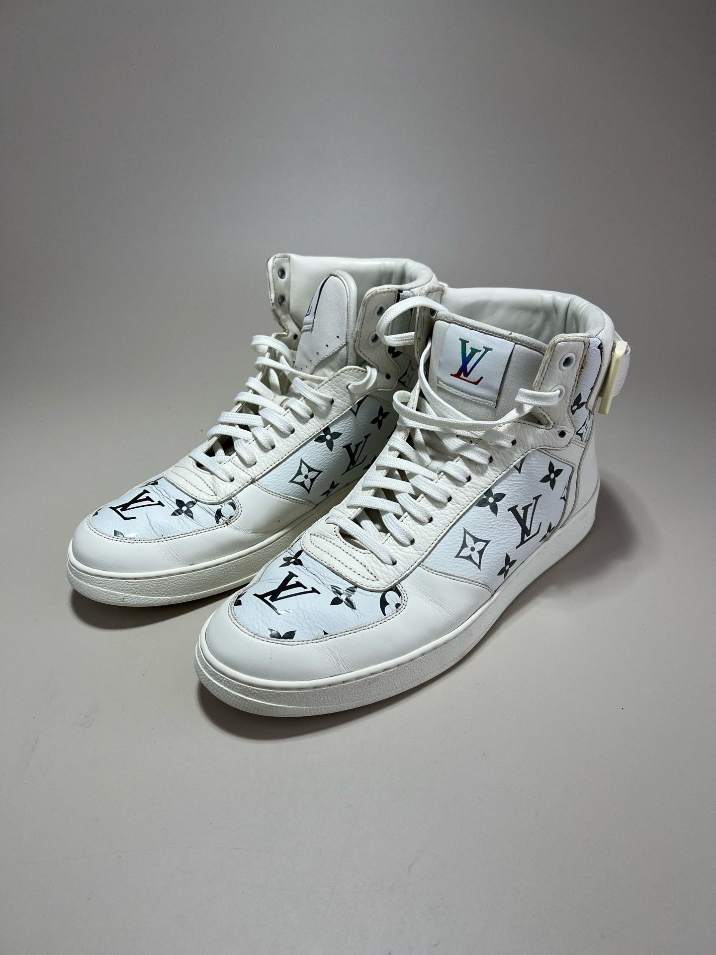 Louis Vuitton Louis Vuitton White Monogram High-Top Sneakers Size US 9 / EU 42 - 1 Thumbnail