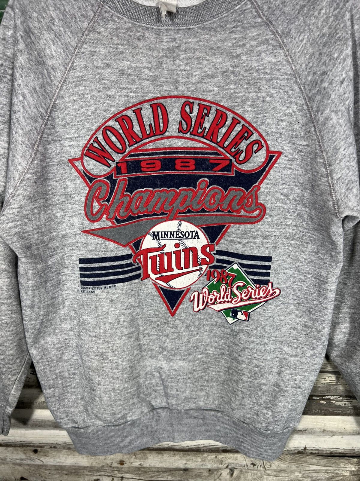 Vintage Vintage 1987 Minnesota Twins World Series Sweatshirt Size US L / EU 52-54 / 3 - 3 Thumbnail