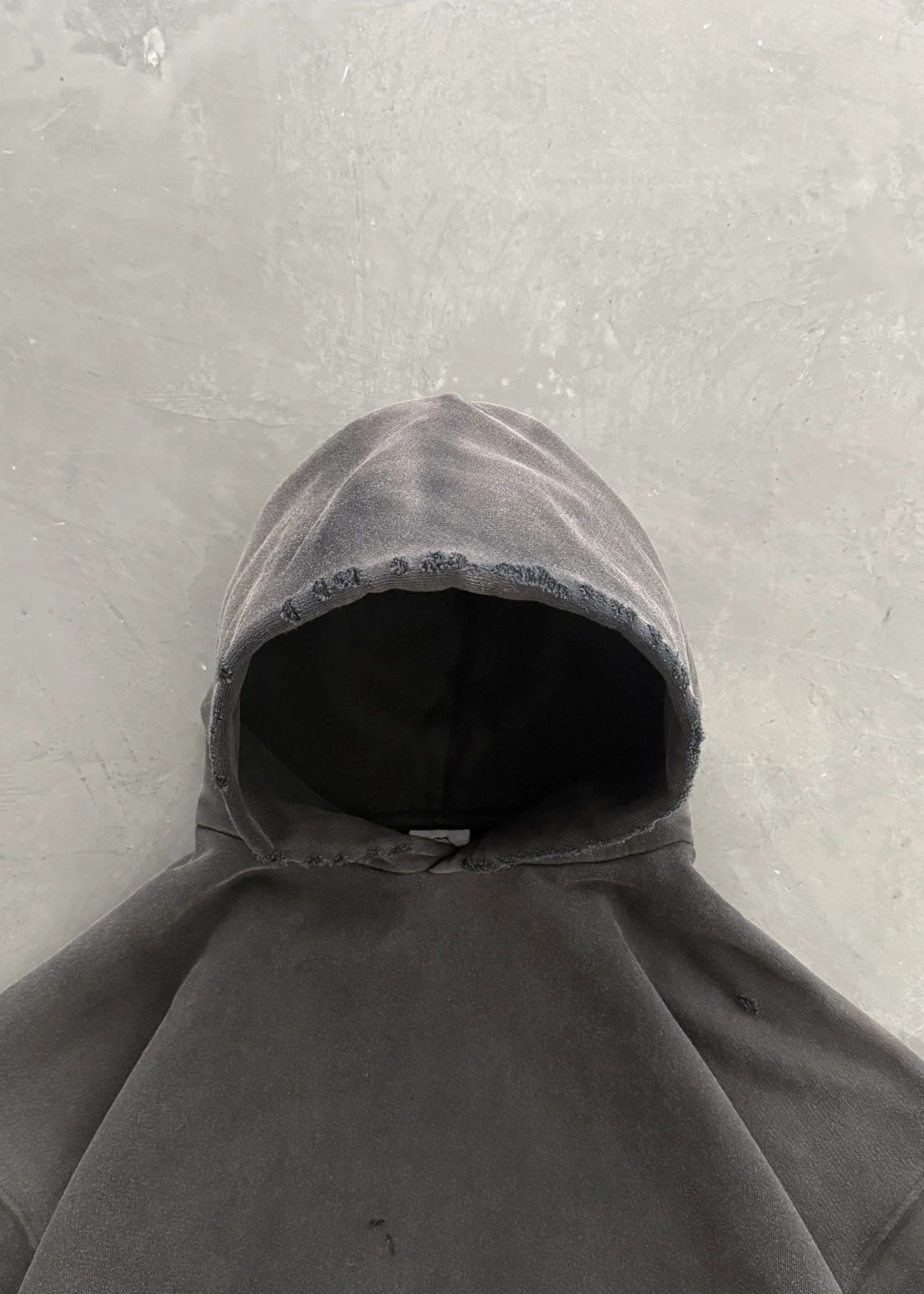 Akimbo Club Akimbo "WATCH-PEEKER" DISTRESSED HOODIE - SUN FADED BLACK Size US S / EU 44-46 / 1 - 4 Thumbnail