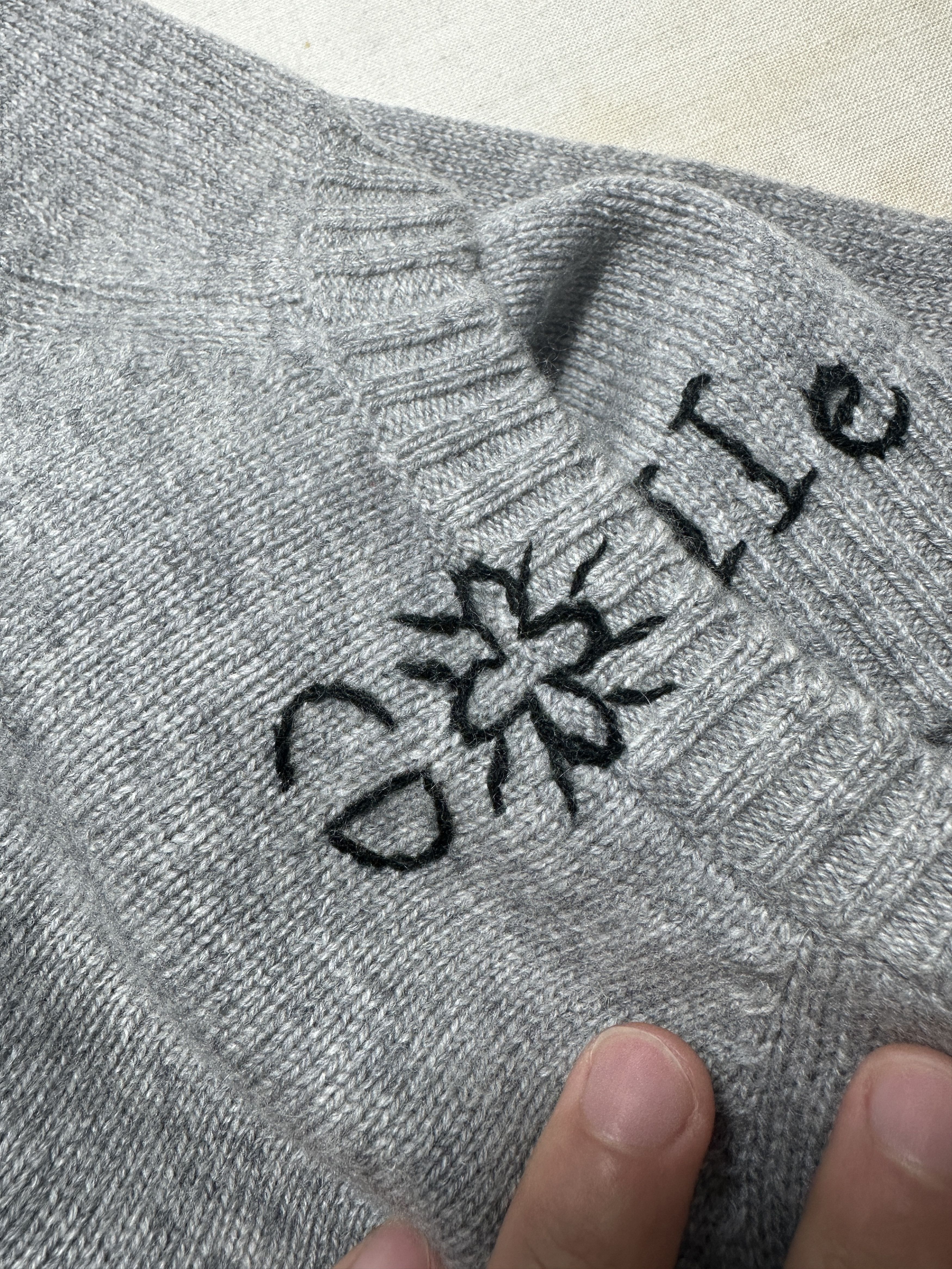 Dior Christian Dior Gray Cashmere L'Étoile Star Embroid Size 36 Size XS / US 0-2 / IT 36-38 - 18 Thumbnail
