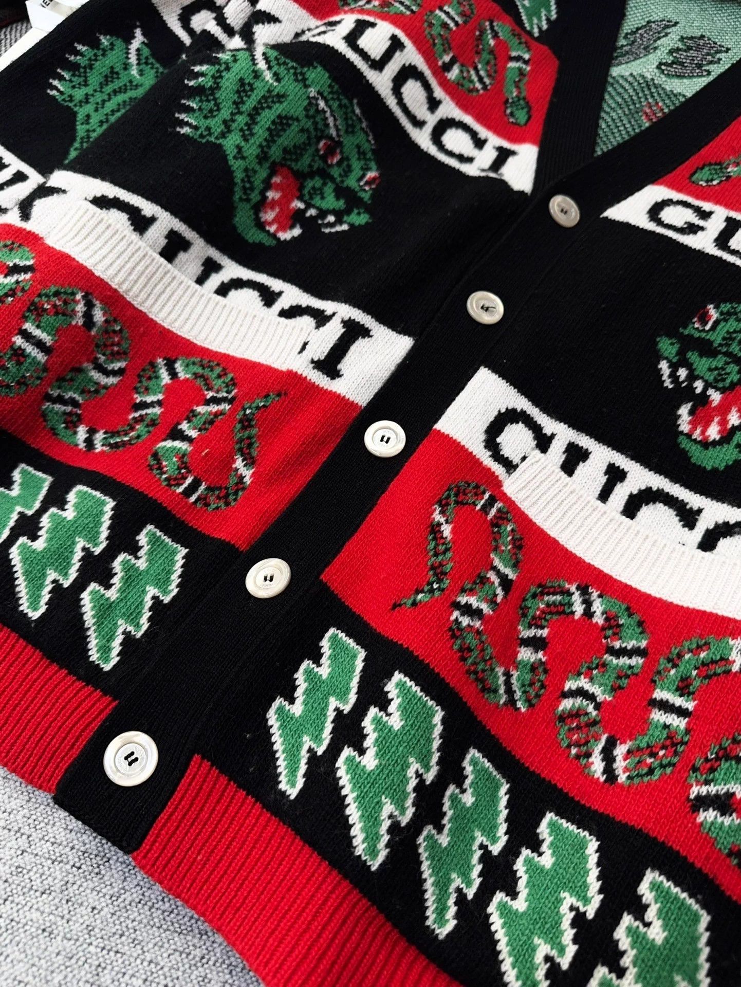 Gucci Gucci Animal Print All Over Knit Cardigan Size M Size M / US 6-8 / IT 42-44 - 5 Thumbnail