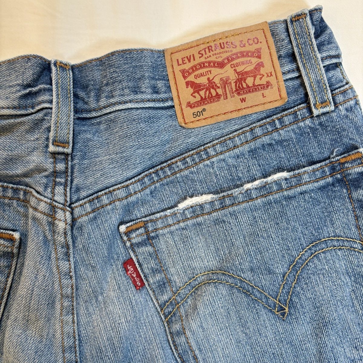 Levi's Vintage Clothing Levi's Vintage 501 High Rise Cut-Off Shorts Light Wash - 24 Size 24" / US 00 / IT 34 - 4 Thumbnail