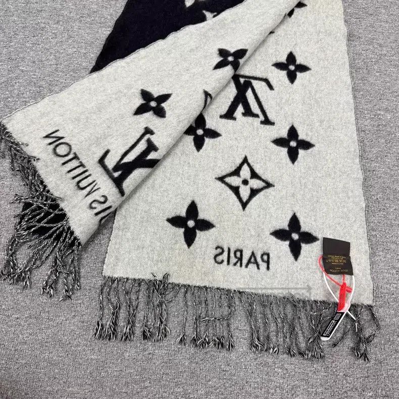 Louis Vuitton Louis Vuitton Old-print double-faced cashmere scarf Size ONE SIZE - 4 Thumbnail
