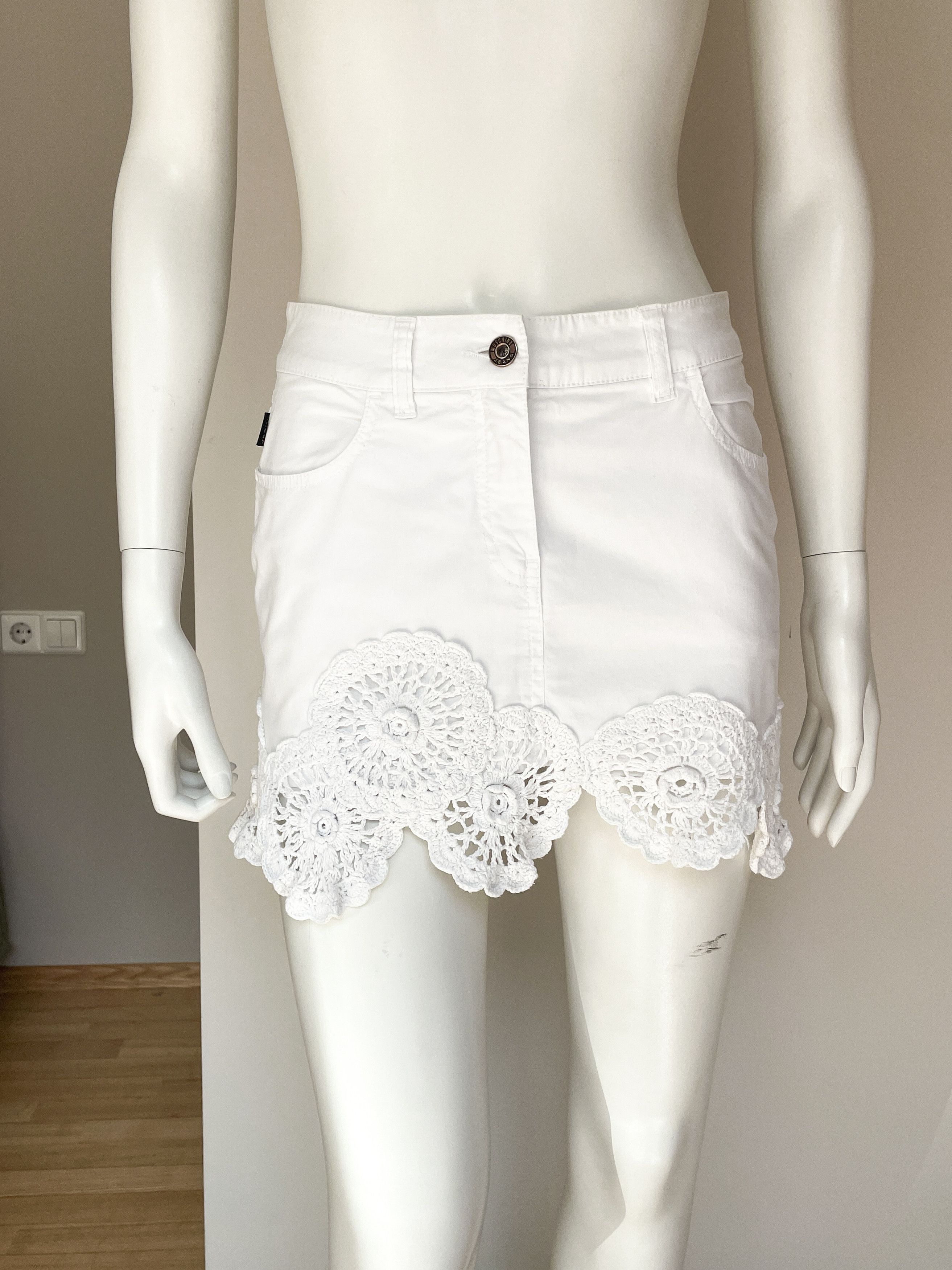 Moschino mini skirt Size 24" / US 00 / IT 34 - 1 Thumbnail