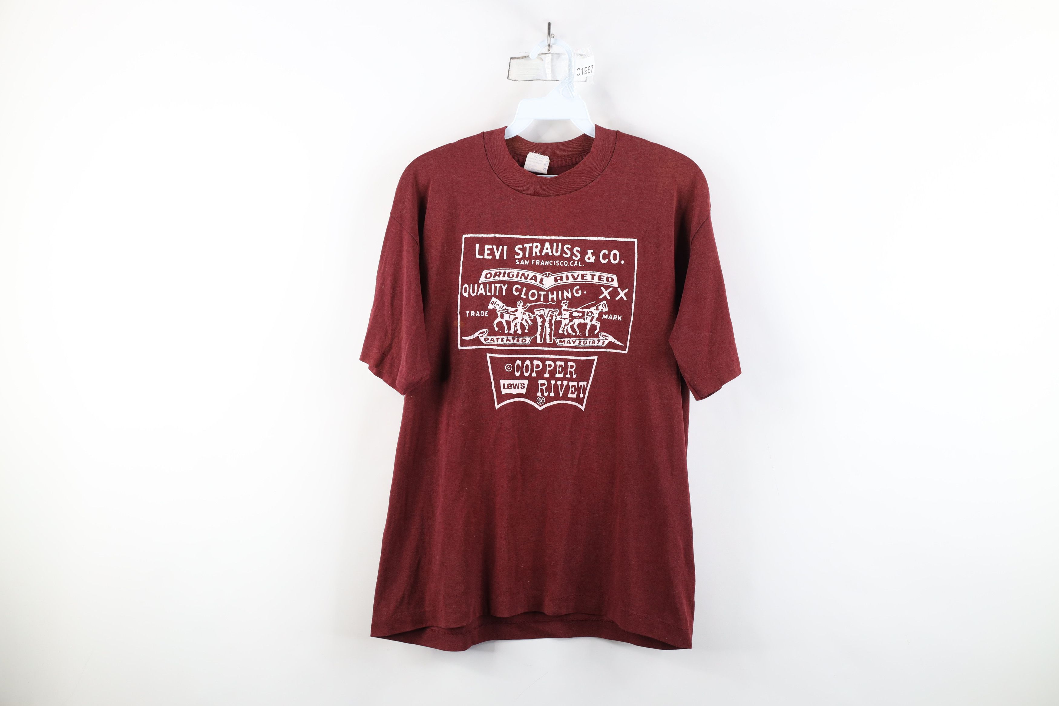 Vintage Vintage 70s 80s Levis Spell Out Patch Rivet T-Shirt Red USA Size US L / EU 52-54 / 3 - 1 Thumbnail