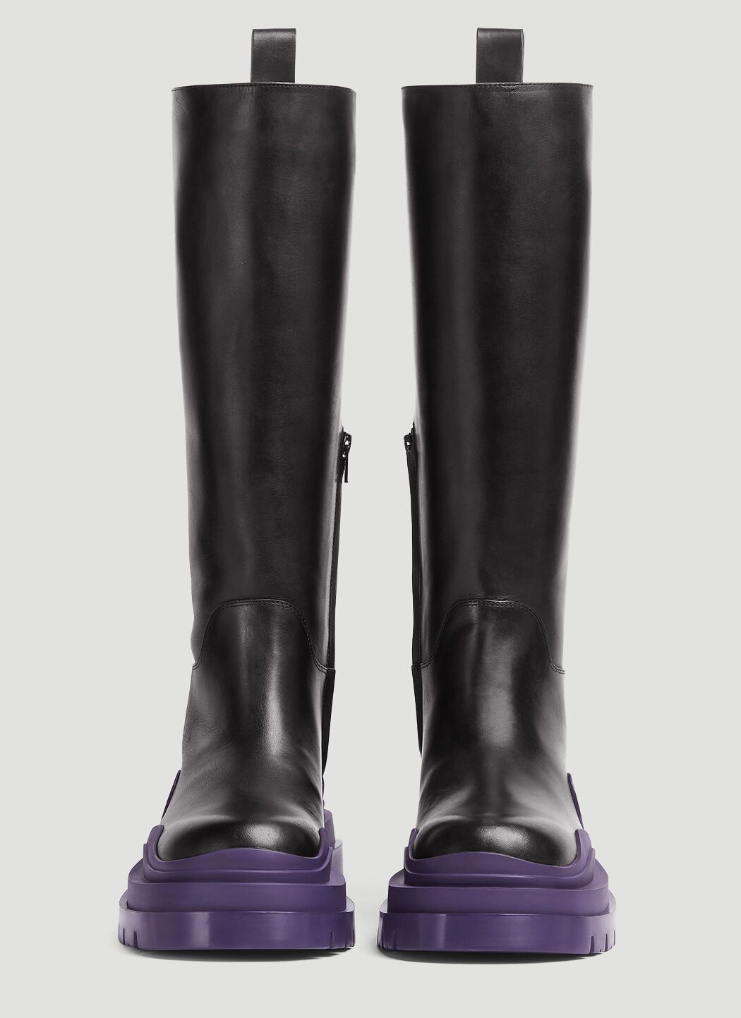 o1n1vont0924 Purple Sole Tire Boot in Black
