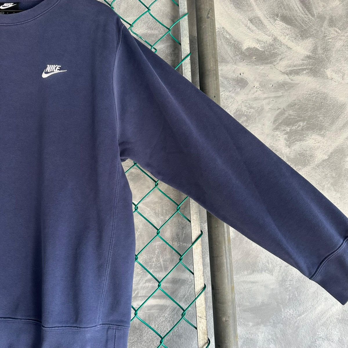 Nike Nike Crewneck Sweatshirt L Navy Blue Faded Fleece Swoosh Size US L / EU 52-54 / 3 - 5 Thumbnail