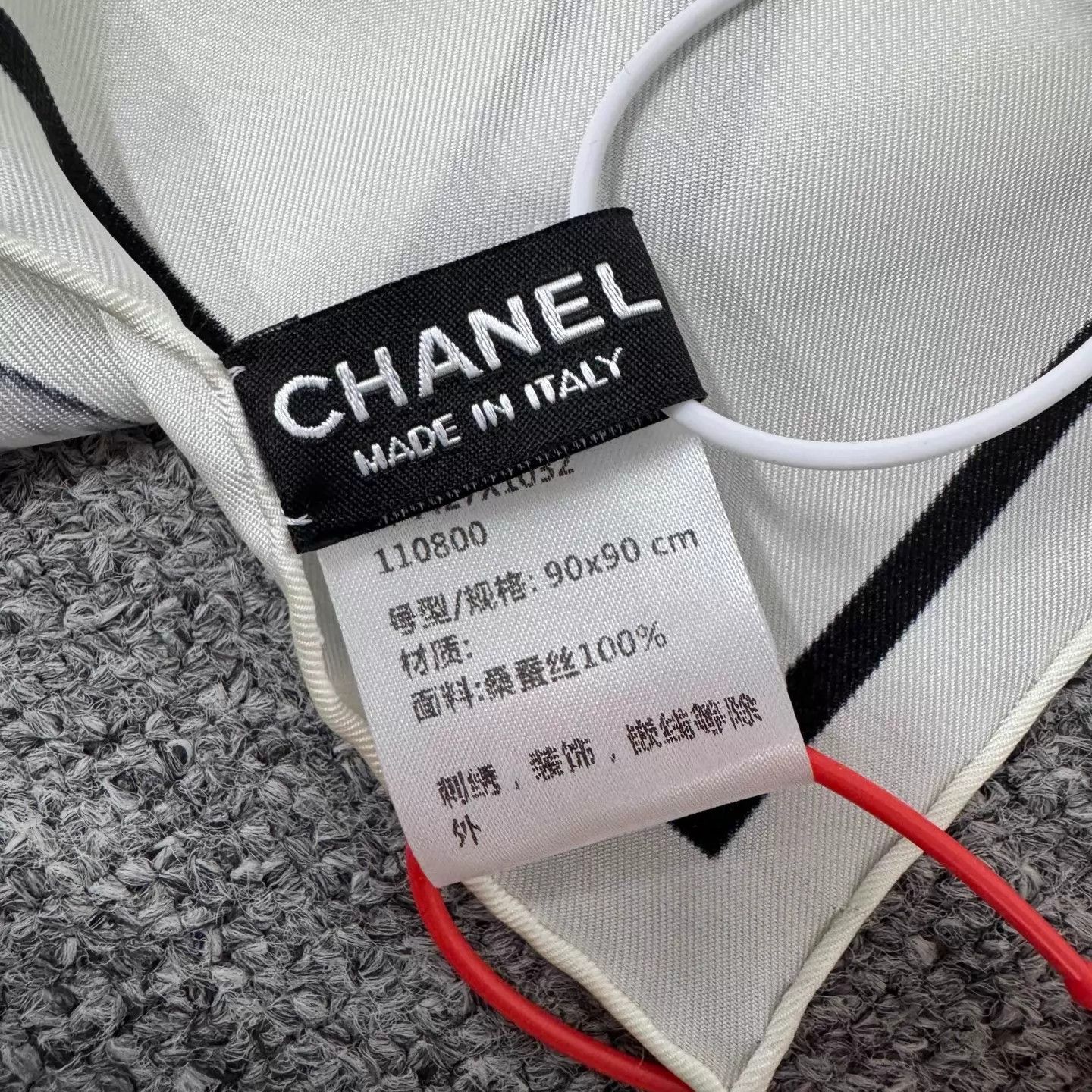 Chanel Chanel B&W sketch bag silk 90x90 unused boxed Size ONE SIZE - 5 Thumbnail