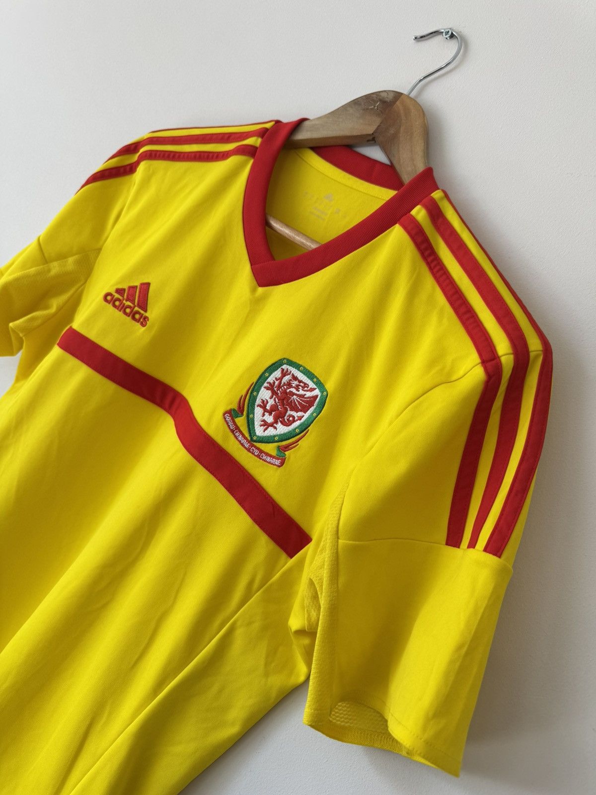 Adidas Wales 2015-2016 Away Soccer Jersey Adidas Football Shirt Kit Size US S / EU 44-46 / 1 - 6 Thumbnail