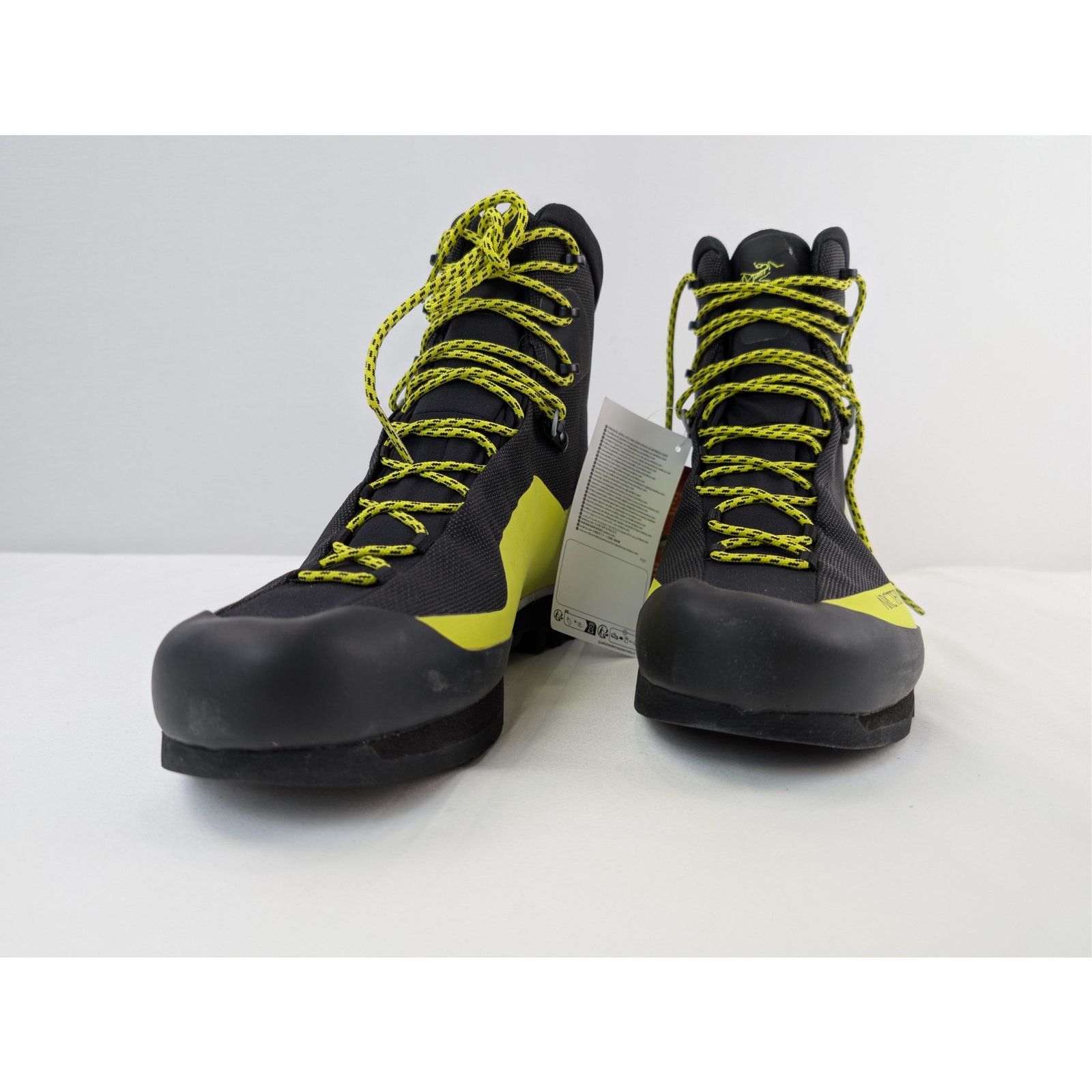 Arc'teryx o1rshd1 Acrux LT GTX mountaineering boots in black/yellow Size US 13 / EU 46 - 7 Thumbnail