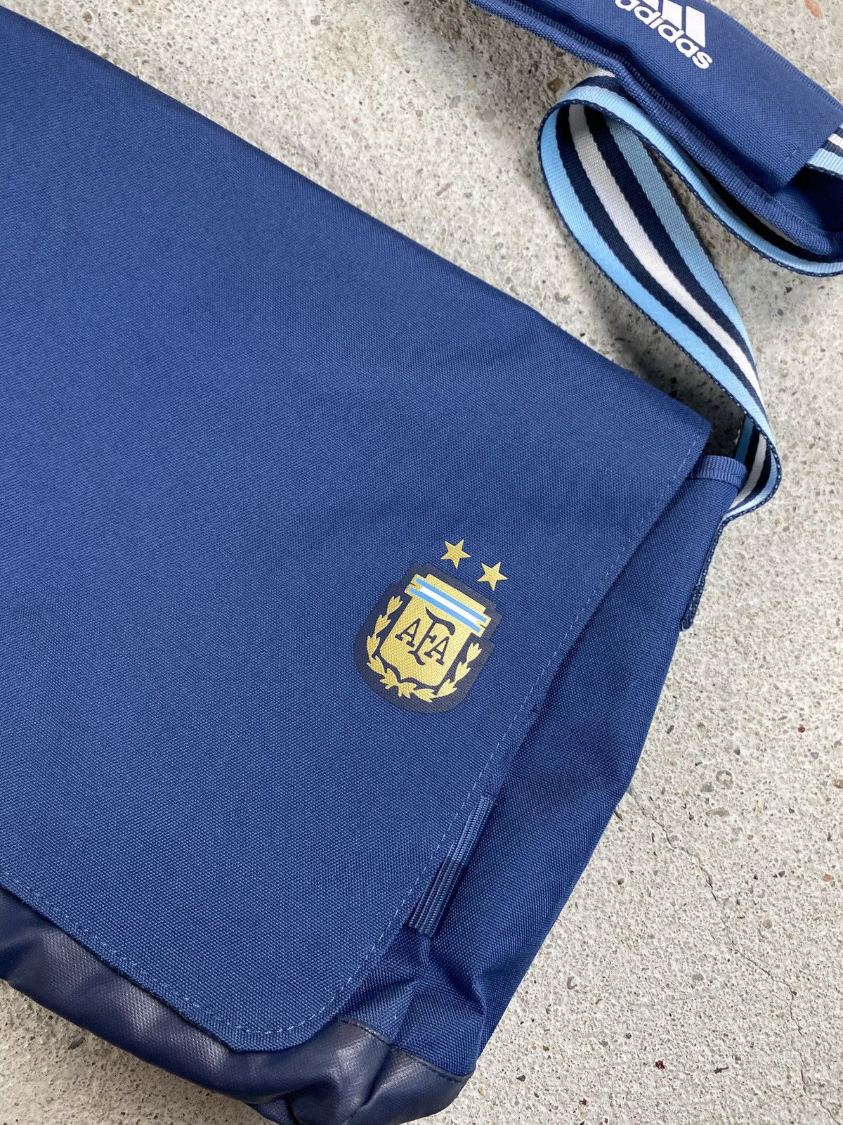 Adidas Adidas argentina massager bag rare soccer football core Size ONE SIZE - 2 Thumbnail
