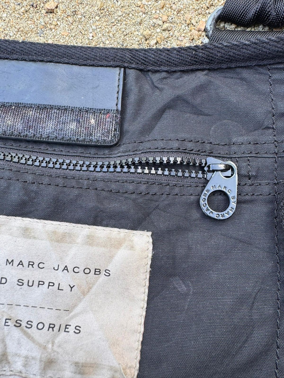 Marc Jacobs Fall 2011 Marc Jacob Tote Bag Printed Logo Black Size ONE SIZE - 6 Thumbnail