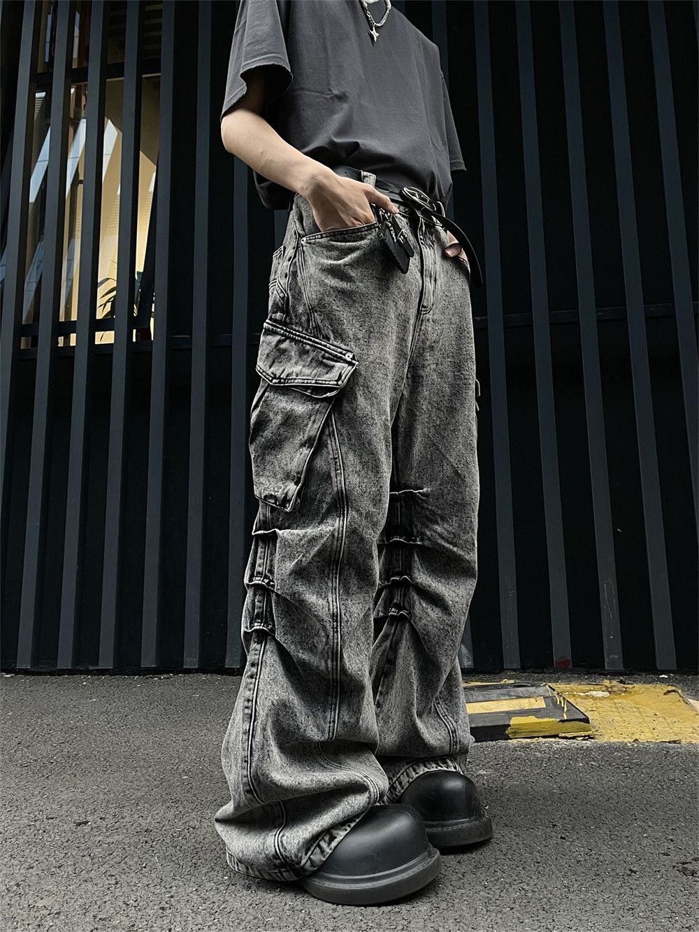 Japanese Brand Big Pocket pleated Baggy Jeans Size US 32 / EU 48 - 4 Thumbnail