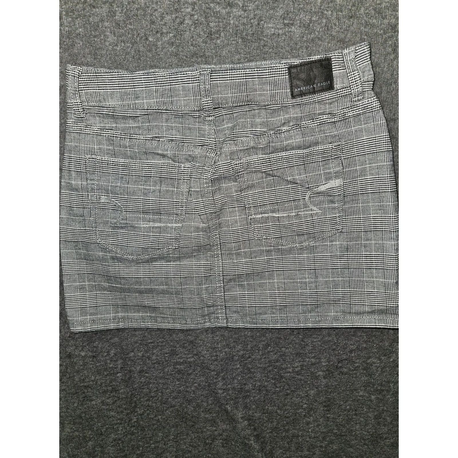 American Eagle Outfitters VINTAGE? No. American Eagle Outfitters Skirt Womens 4 Gray Plaid High Rise Mini Denim Stretch Shirt Womens 4 Gray Plaid High Rise Mini Jeans? Size 27" / US 4 / IT 40 - 7 Thumbnail