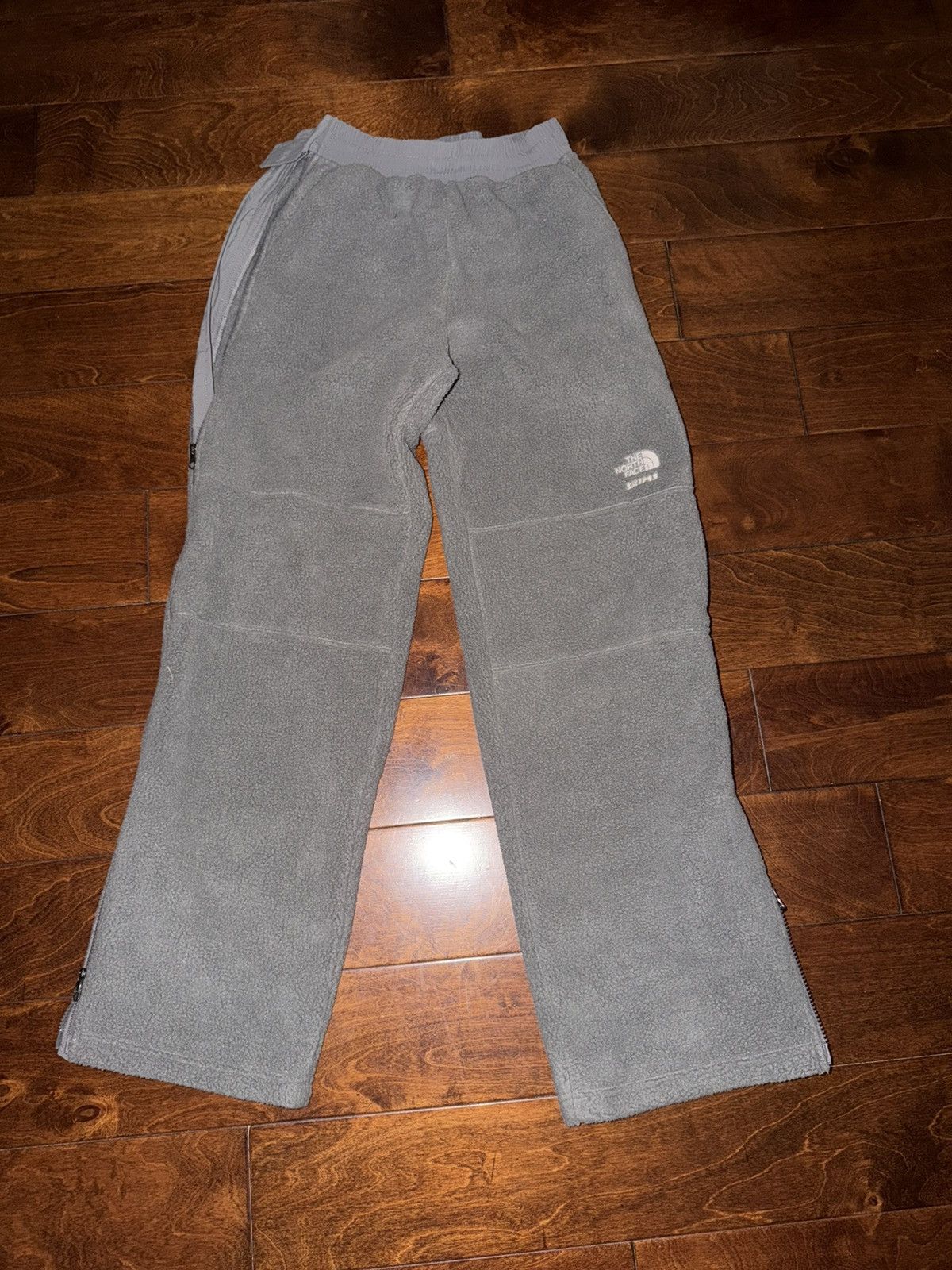 SKIMS × The North Face Grey The North Face x skims fleece sweatpants Size 27" / US 4 / IT 40 - 1 Thumbnail