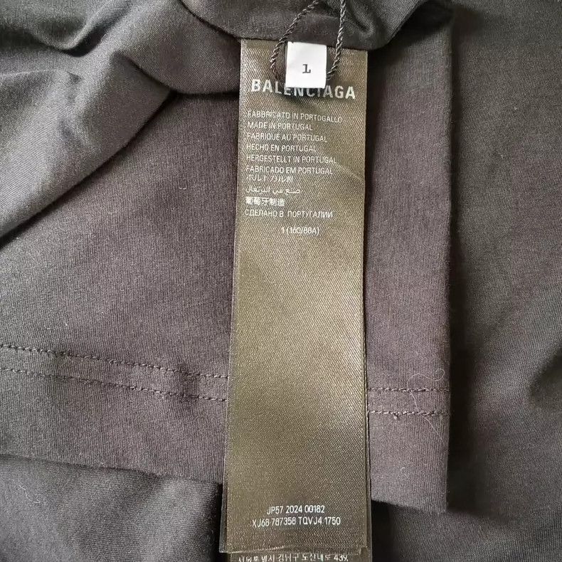 Balenciaga Balenciaga Best-Selling Letter Logo Pattern Crewneck Short Size US S / EU 44-46 / 1 - 4 Thumbnail