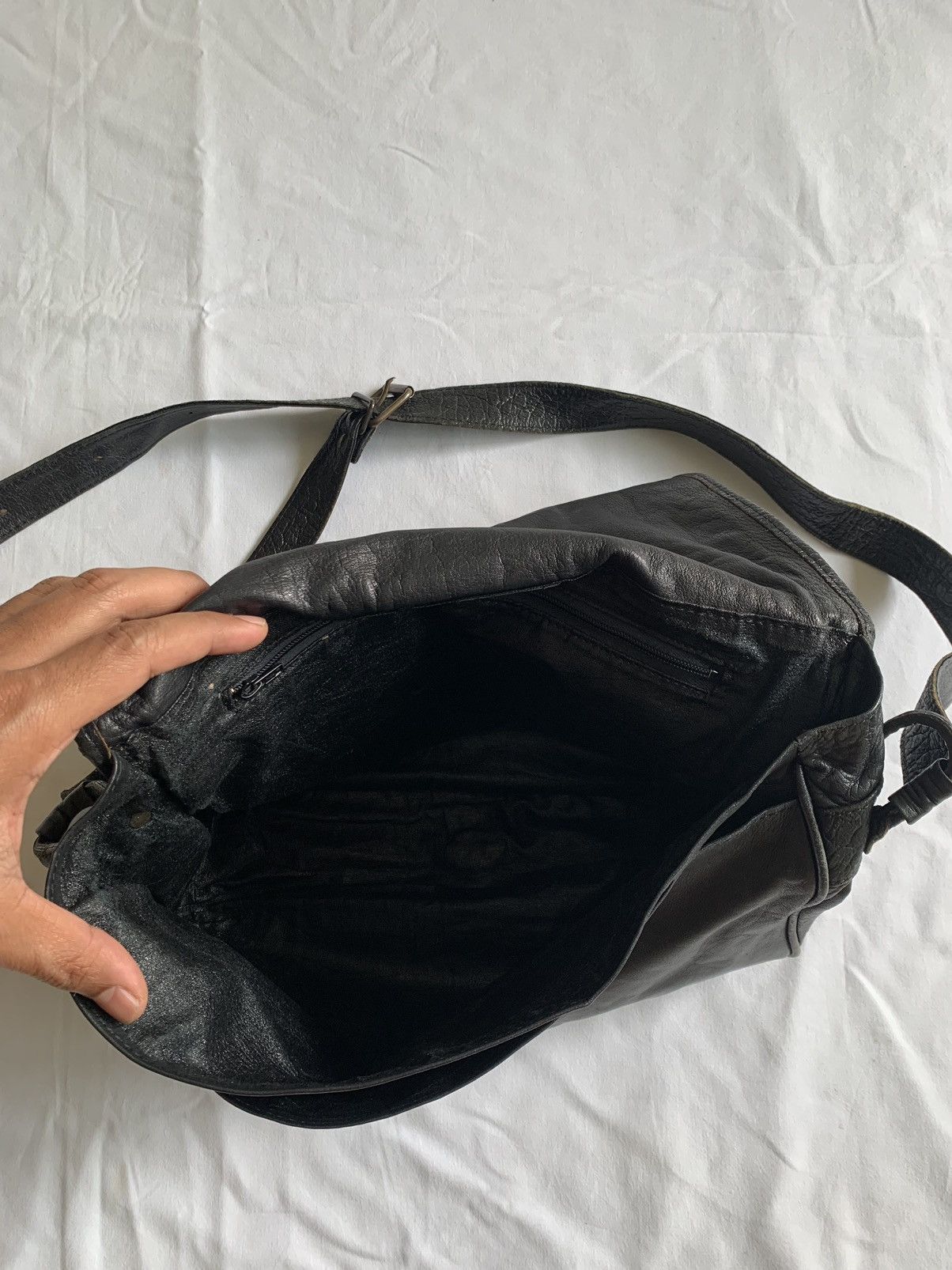 Moschino VINTAGE MOSCHINO BLACK LEATHER SLING BAG Size ONE SIZE - 18 Thumbnail