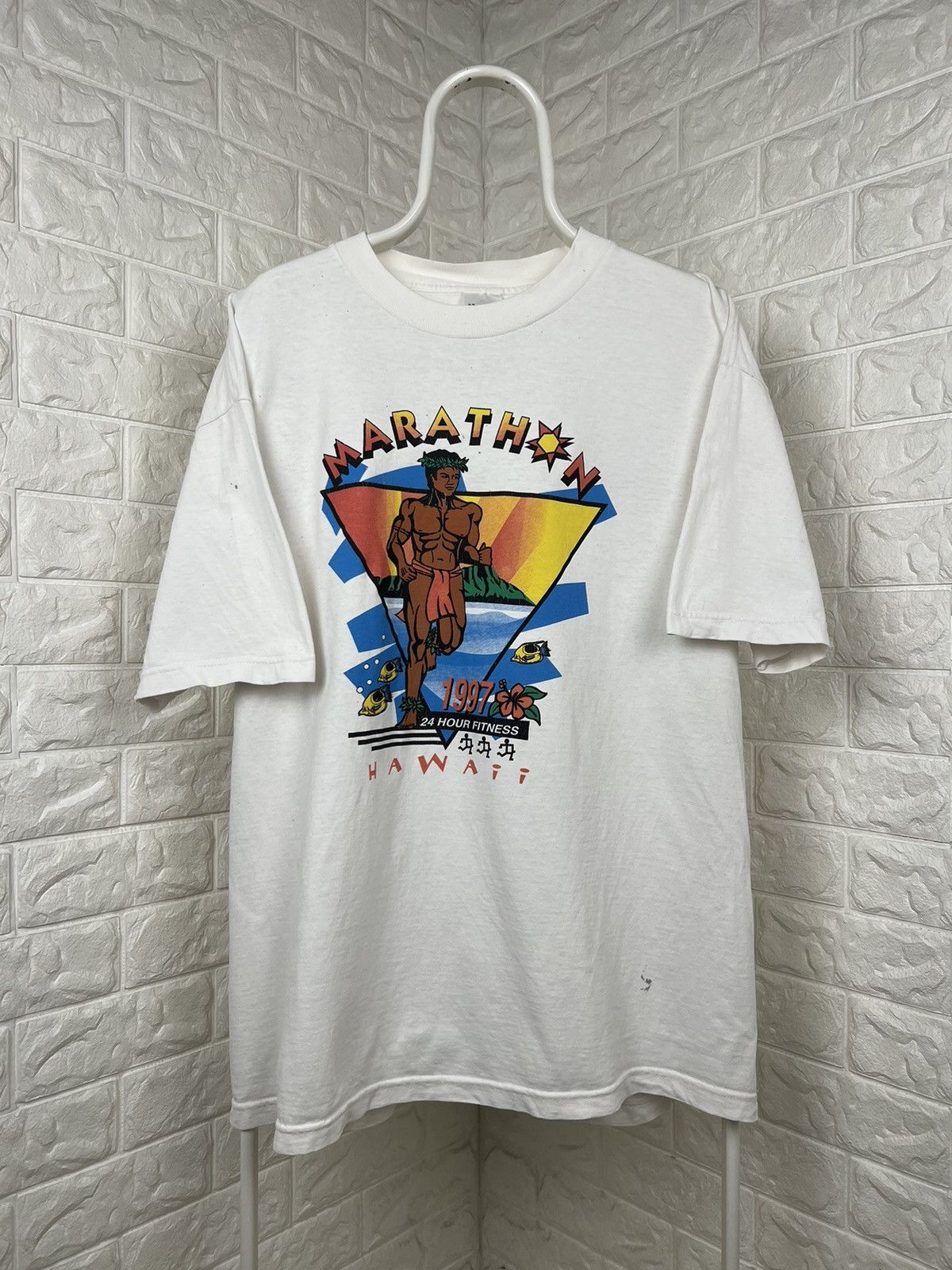 Vintage Vintage Rare Marathon Hawaii 1997 Tee Size US XL / EU 56 / 4 - 1 Thumbnail