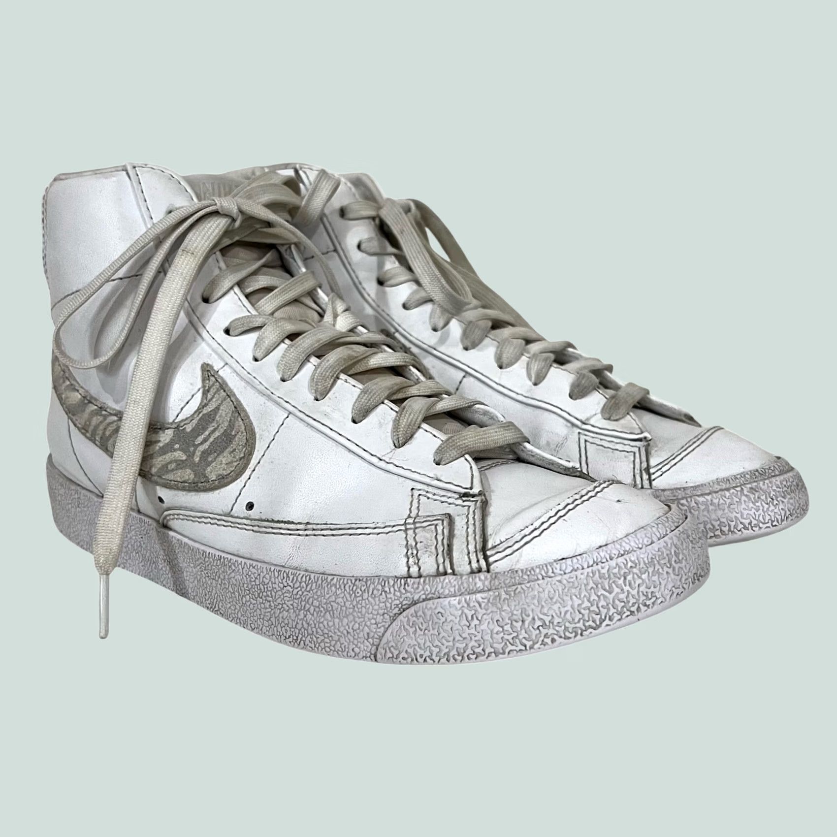 Nike VINTAGE Nike Blazer Mid 77' Womens Sneakers White Leather Zebra Shoes Sz 9.5 DH9633-101 Shoes Sneakers Zebra white leather Nike Womens 9.5 DH9633-101 Size L / US 10 / IT 46 - 1 Thumbnail