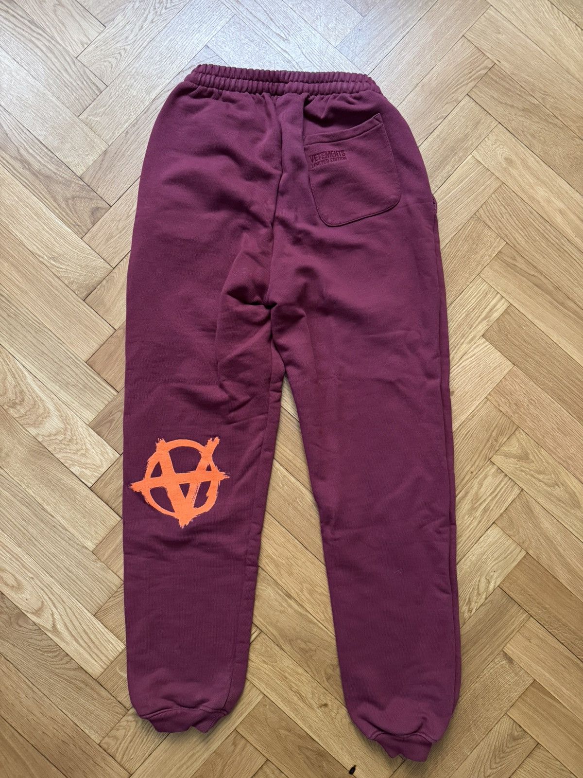 Vetements Vetements anarchy logo sweatpants Size US 30 / EU 46 - 2 Thumbnail