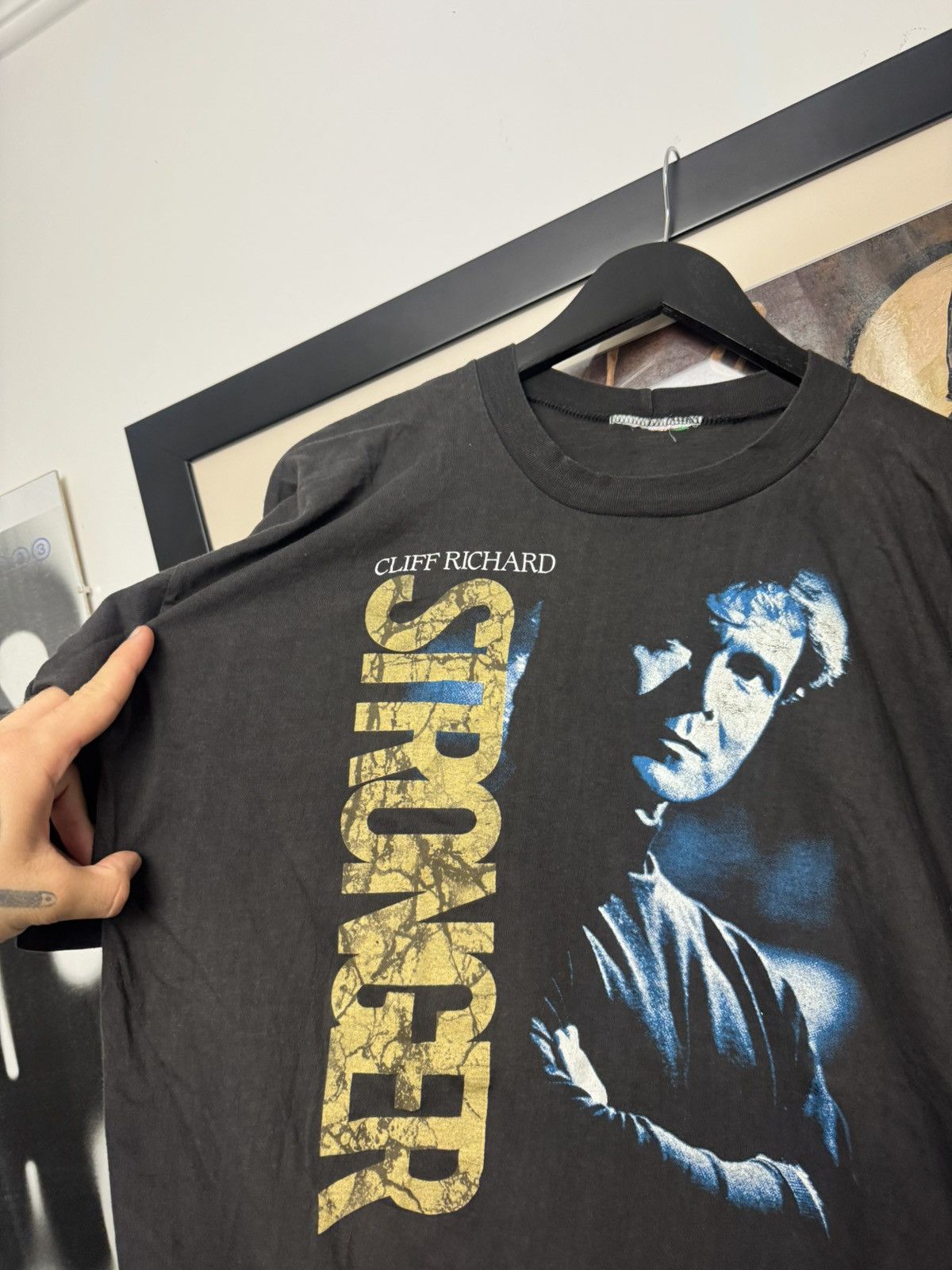 Band Tees Vintage 90s Cliff Richard Pop Singer Stronger Eu Tour Tee Size US L / EU 52-54 / 3 - 3 Thumbnail