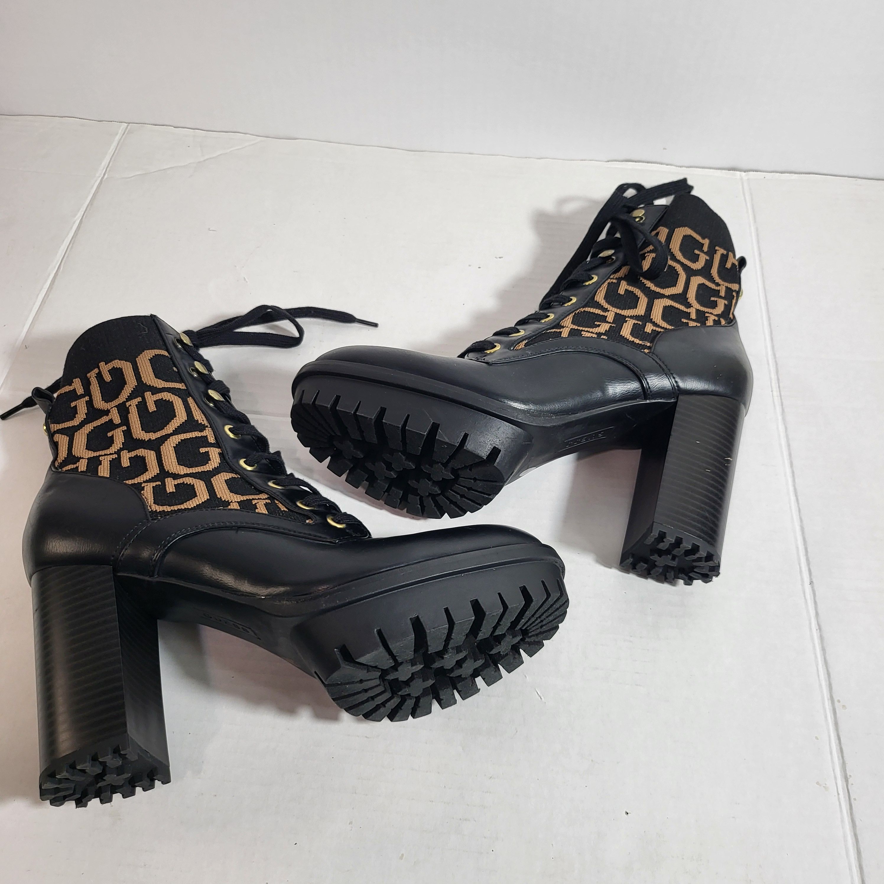 Guess The NWOT size 8.5 GUESS Womens GROWS-R Logo Ankle Boots Size US 8.5 / IT 38.5 - 3 Thumbnail