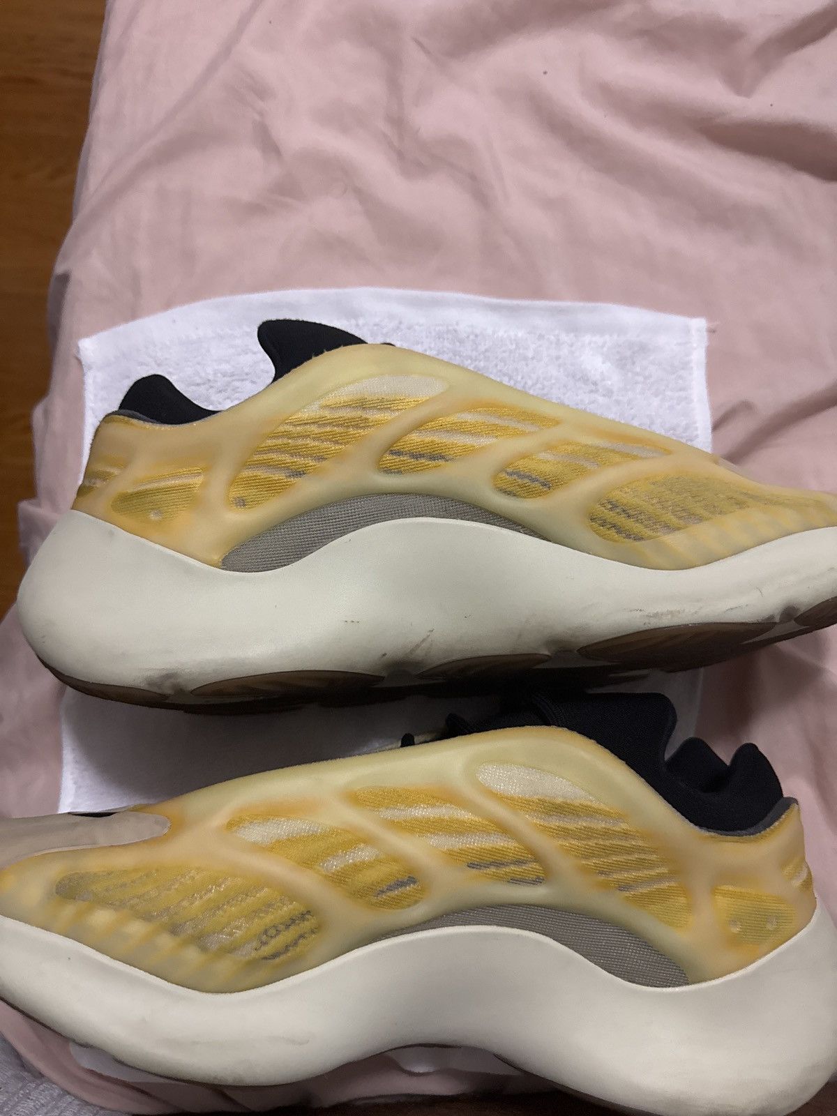 Adidas Yeezy 700 Size US 13 / EU 46 - 2 Thumbnail