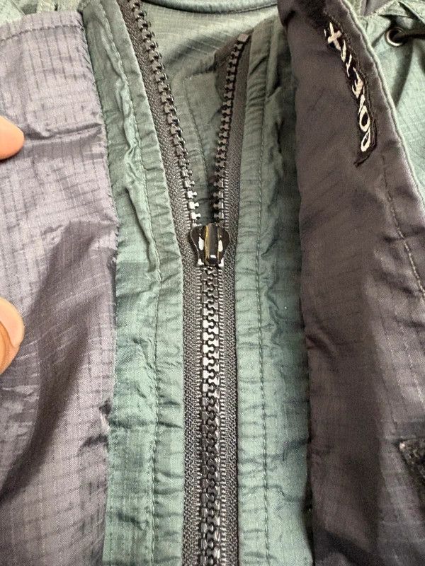 Mountain Hardwear Vintage Mountain Hardwear Conduit Hooded Shell Jacket Size US L / EU 52-54 / 3 - 6 Thumbnail