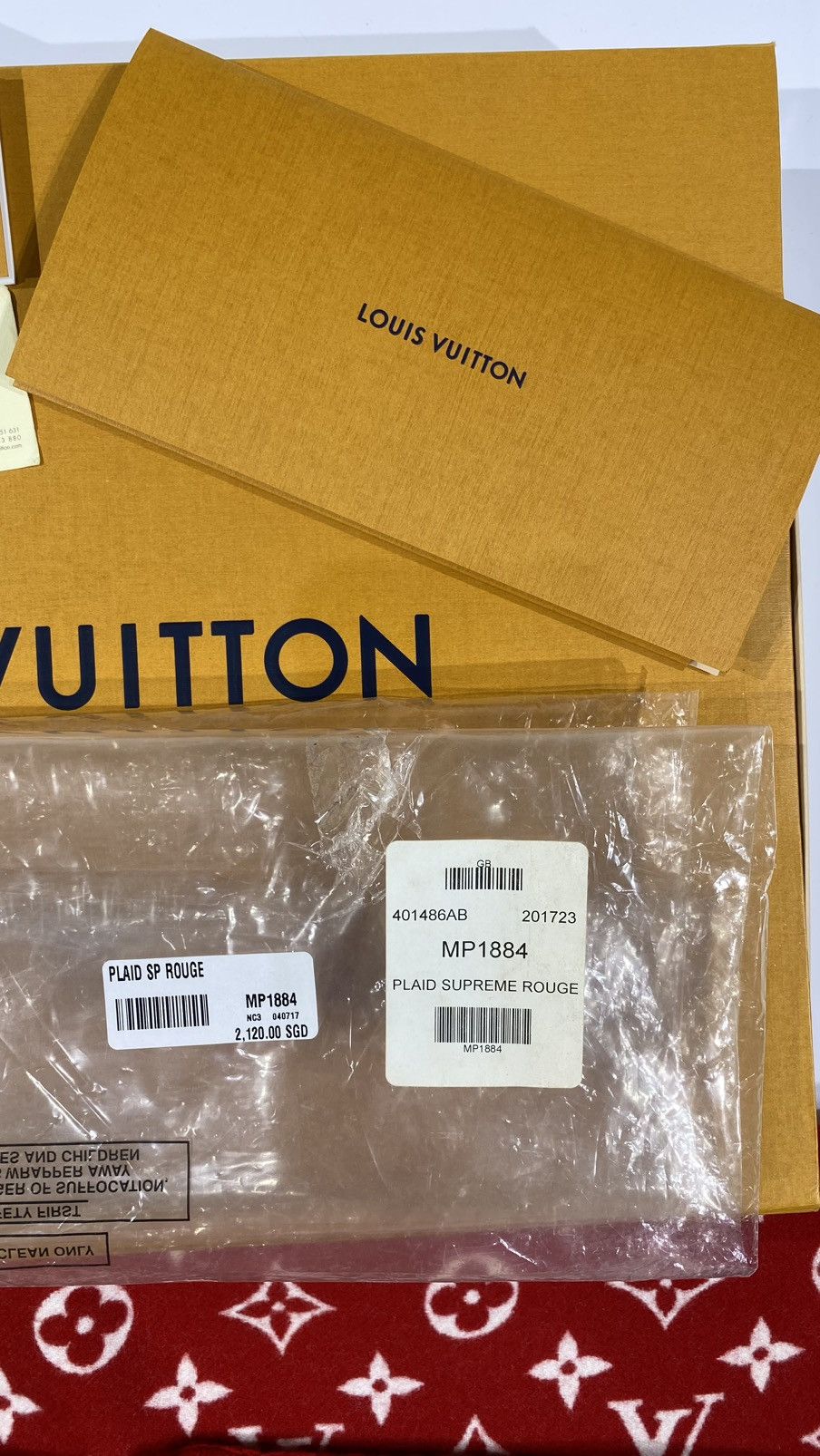 Louis Vuitton × Supreme Louis Vuitton X Supreme Blanket Red Monogram Size ONE SIZE - 8 Thumbnail