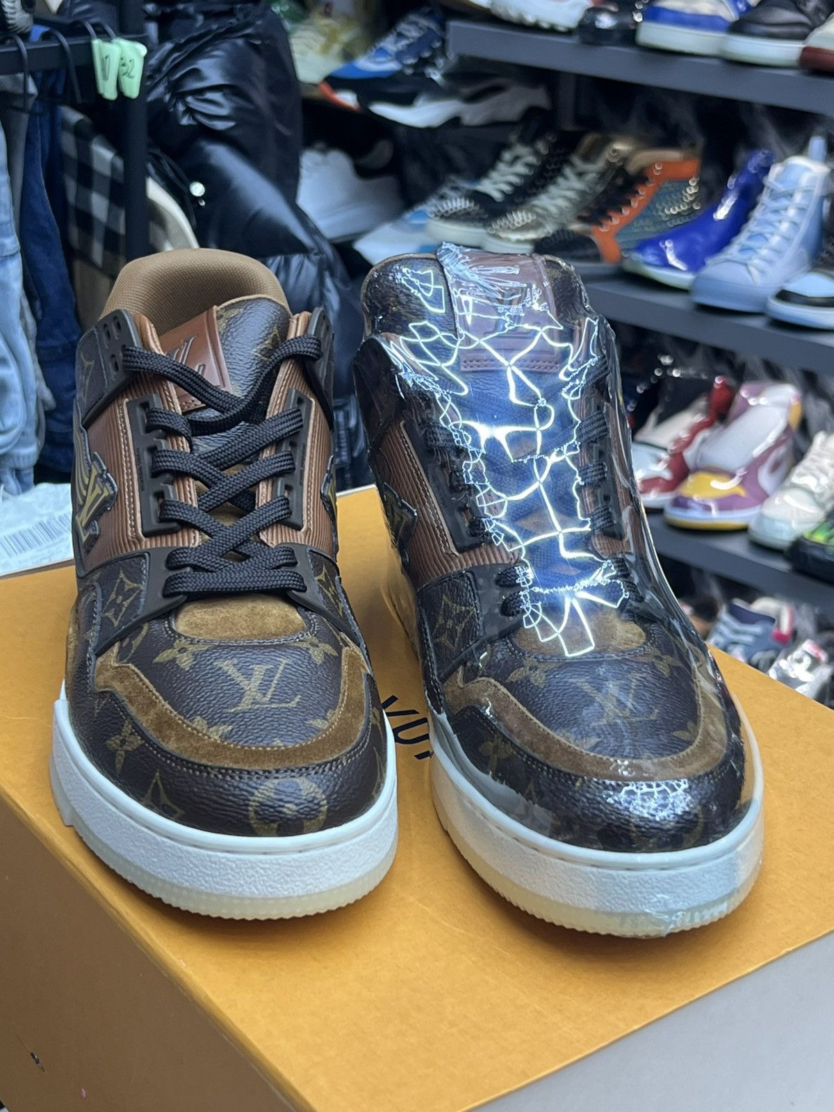 Louis Vuitton Louis Vuitton Trainer Low Sneakers Size US 9.5 / EU 42-43 - 3 Thumbnail