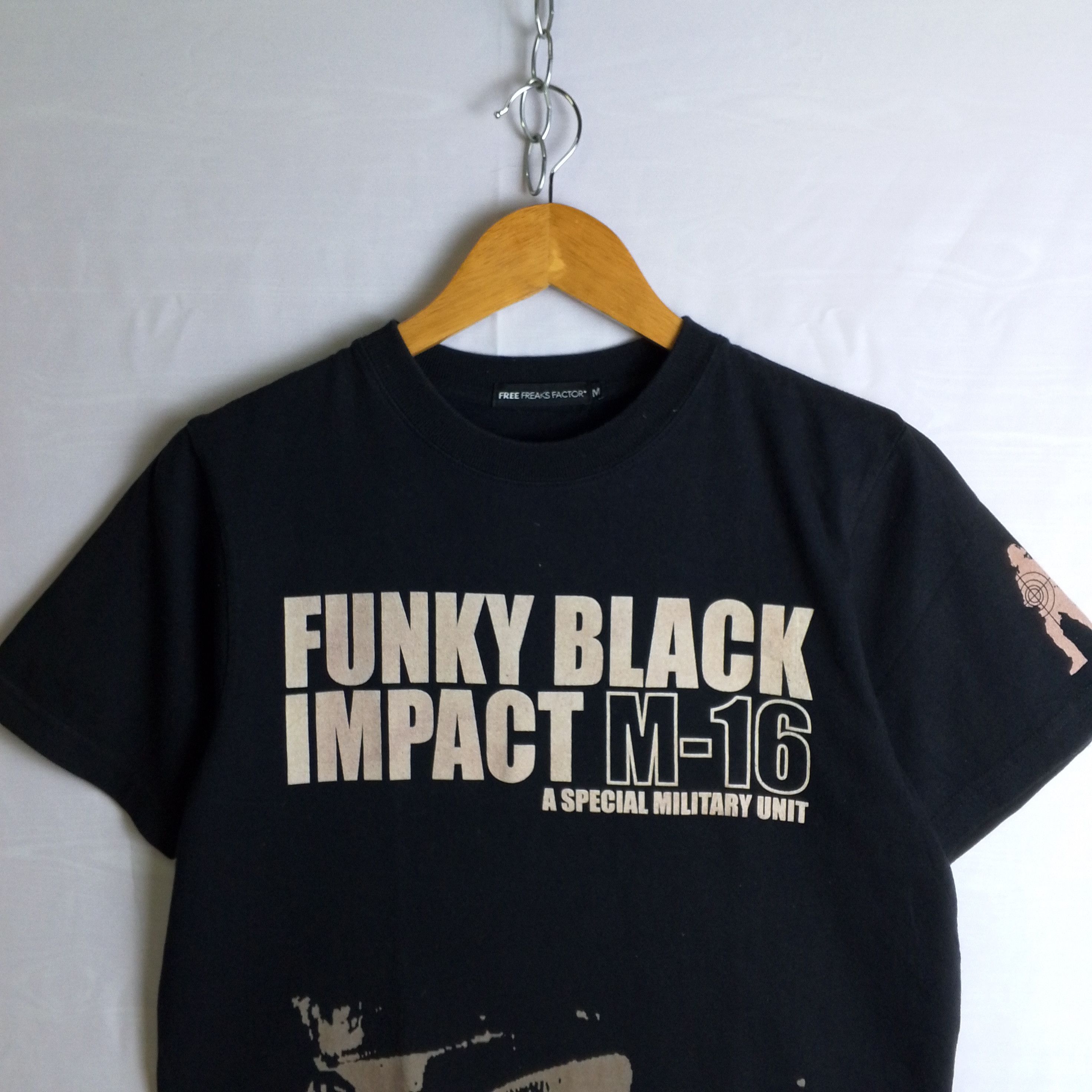 20471120 Free Freaks Factor FBI M-16 A Special Military Unit Tee Size US M / EU 48-50 / 2 - 3 Thumbnail