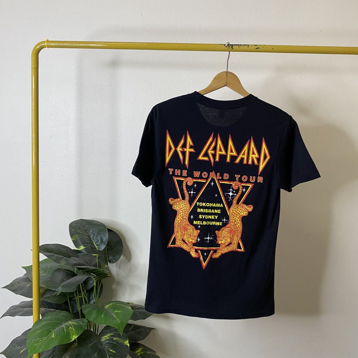 Band Tees Def Leppard Official Reissue Band Tee Size US S / EU 44-46 / 1 - 7 Thumbnail