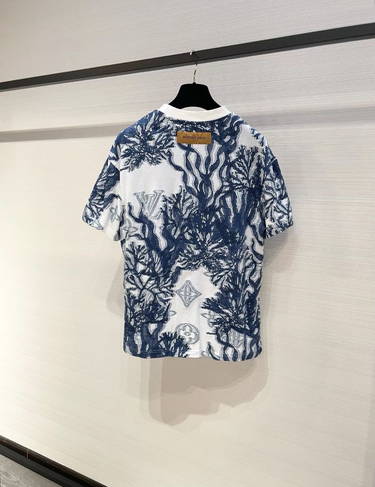 Louis Vuitton Louis Vuitton SS23 Blue Print Short Sleeve T-Shirt J33 Size S / US 4 / IT 40 - 2 Thumbnail