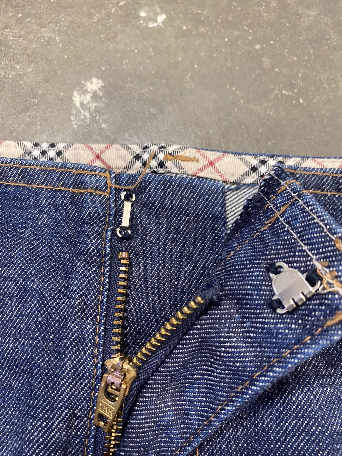 Burberry A12 Rare - Burberry London Jeans Mini Skirt Size 30" / US 8 / IT 44 - 9 Thumbnail
