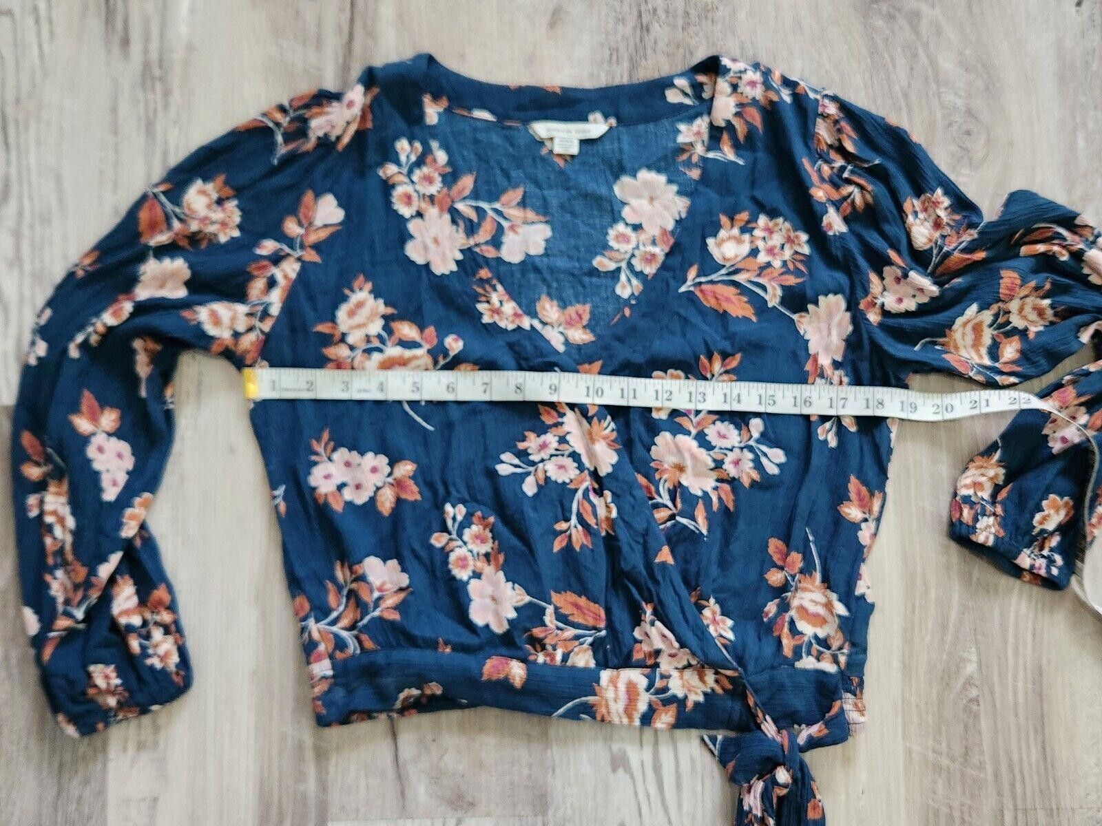 Designer American Eagle Top Medium Blue Floal V Neck Boho Wrap AE Size M / US 6-8 / IT 42-44 - 4 Thumbnail