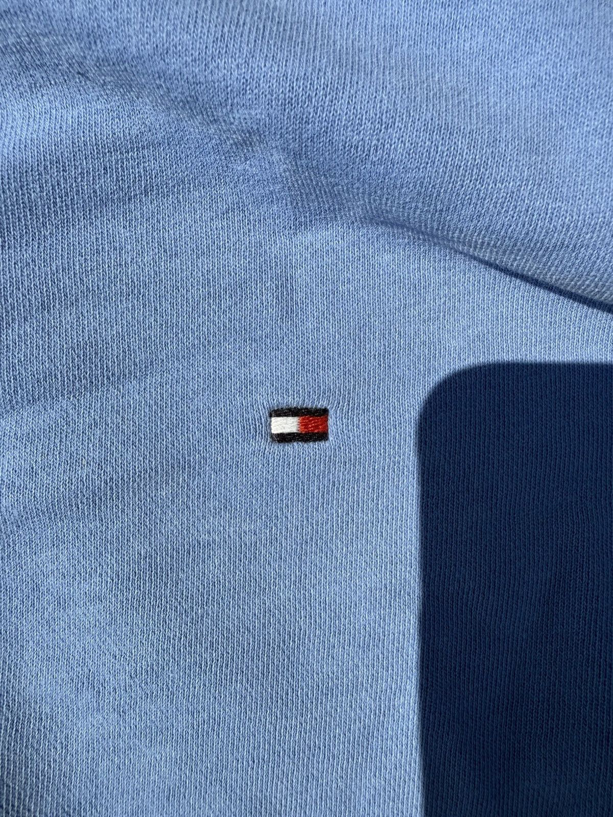 Tommy Hilfiger Vintage 2008 Tommy Hilfiger Faded Blue Crewneck Sweatshirt Size US L / EU 52-54 / 3 - 3 Thumbnail
