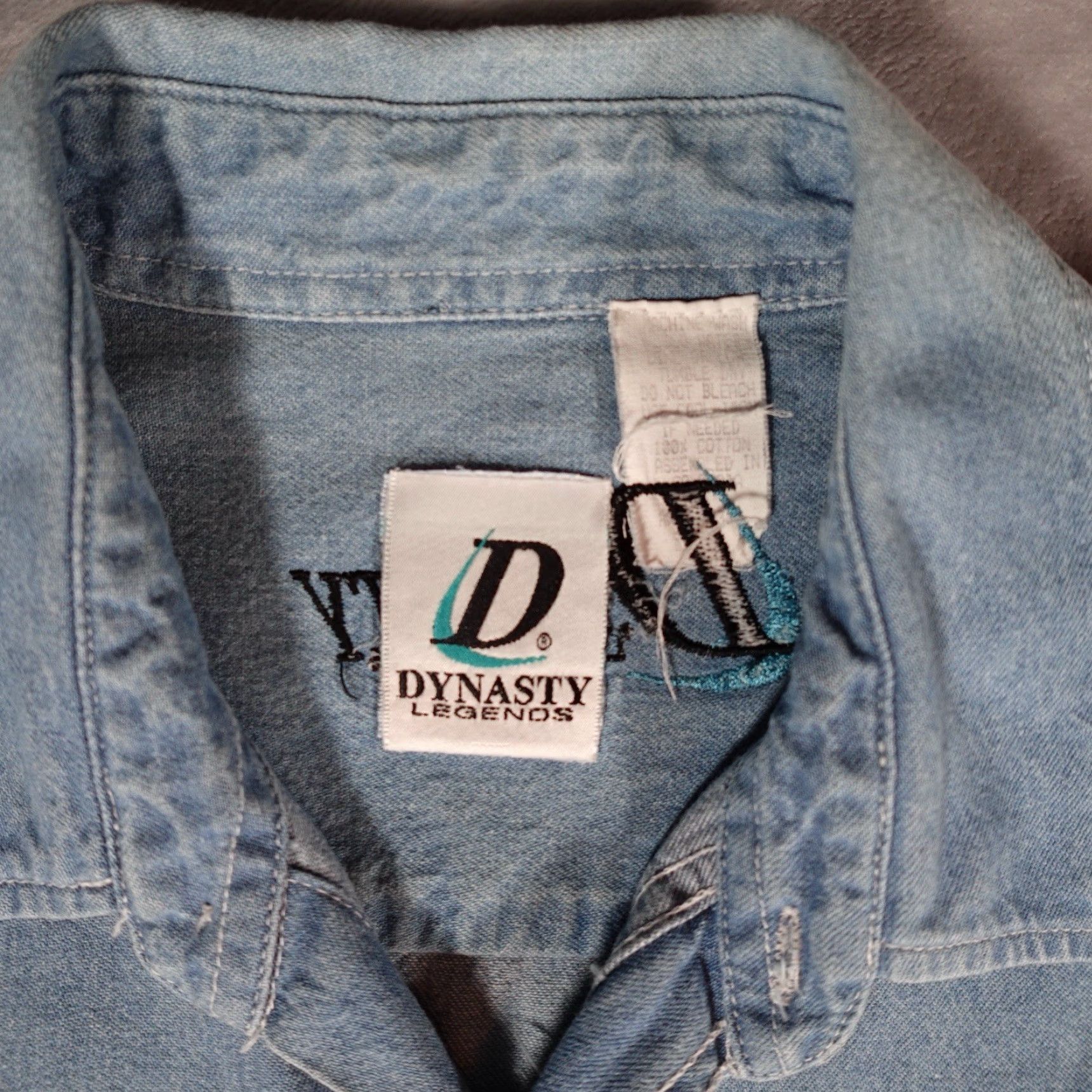Vintage Vintage Dynasty Miami Heat 90s Mens Button-Up Denim Shirt Big & Tall M Blue Casual Size US M / EU 48-50 / 2 - 6 Thumbnail