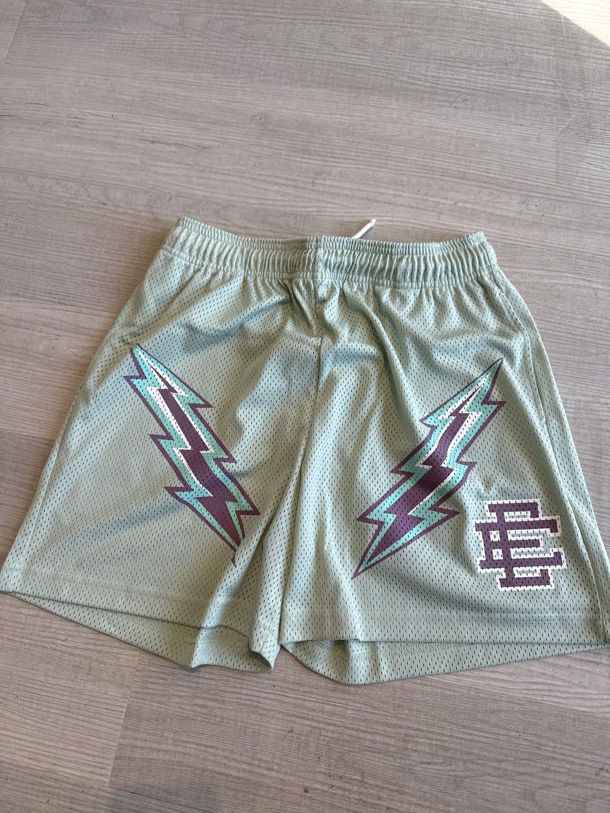 Eric Emanuel Eric Emanuel seafoam lightning shorts Size US 34 / EU 50 - 1 Thumbnail