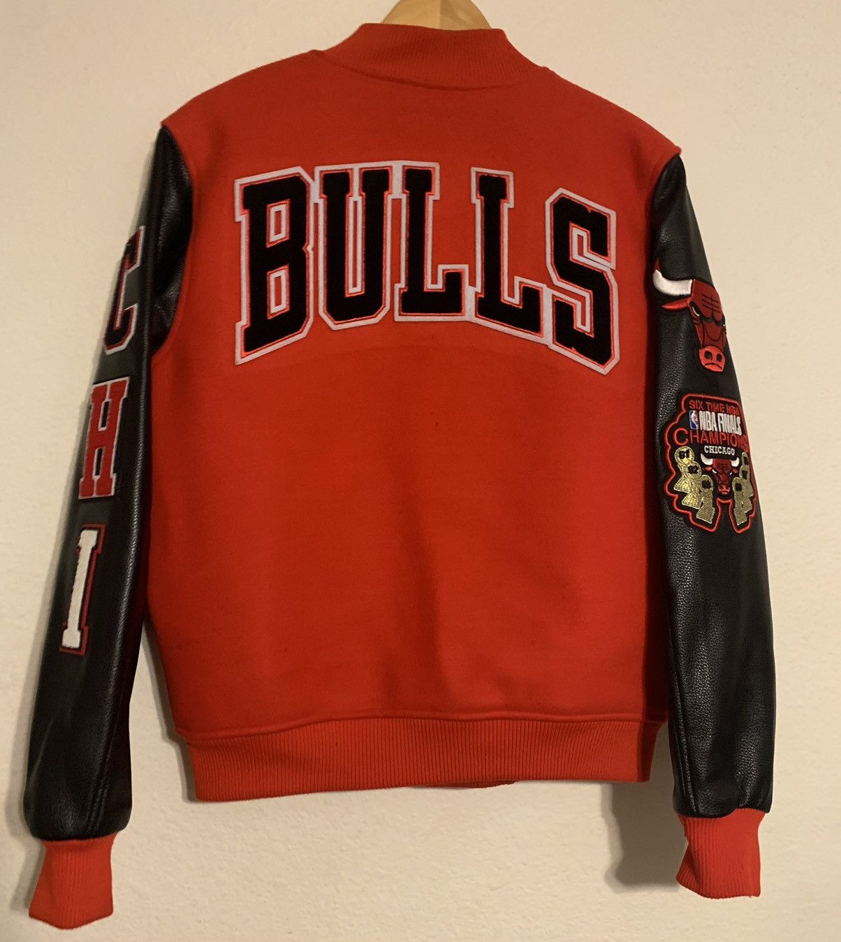 Pro Standard Pro Standard NBA Chicago Bulls Home Town Wool Red Varsity Size US S / EU 44-46 / 1 - 11 Thumbnail
