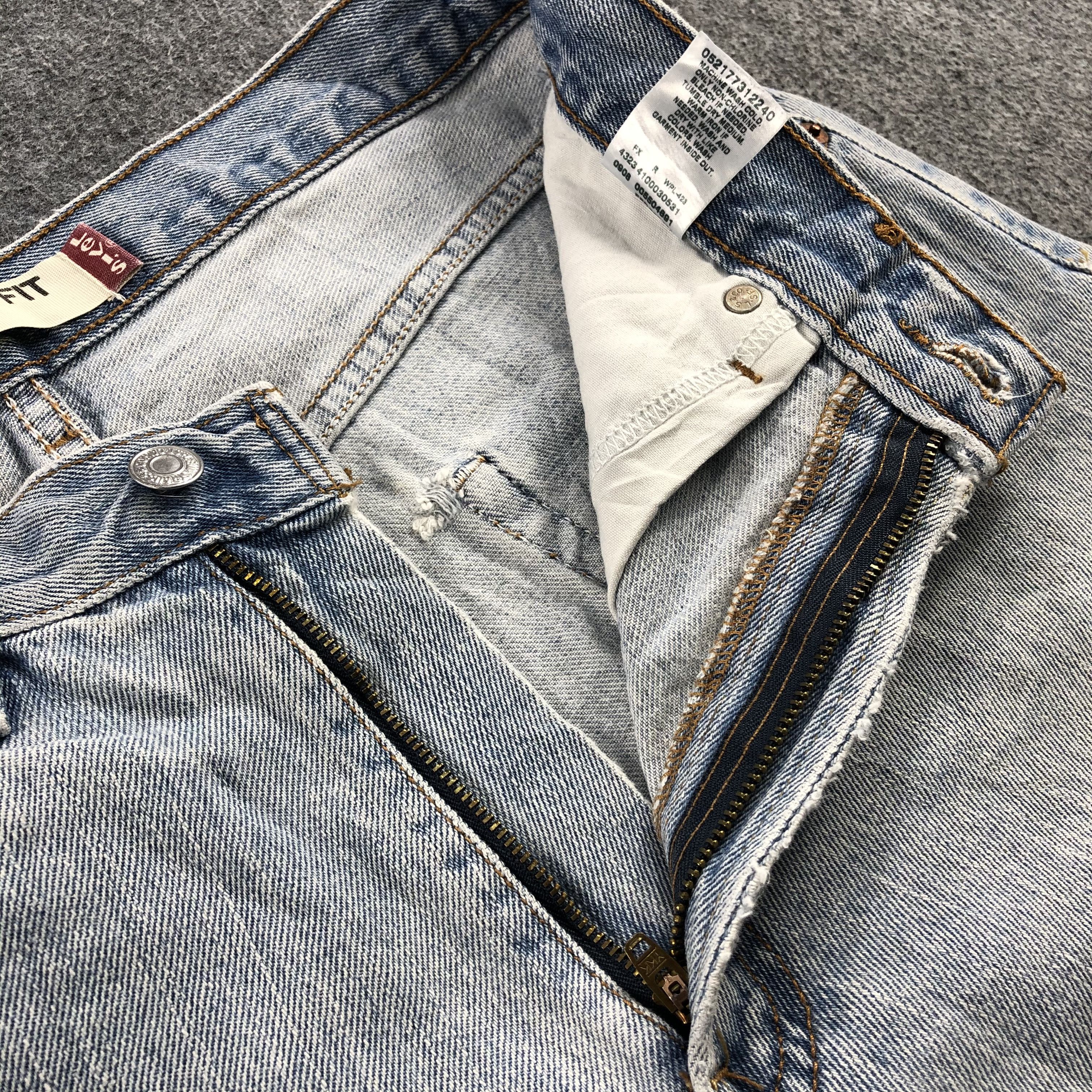 Levi's × Vintage Vintage Light Wash Levis Jeans Lot 550-JM818 Size US 31 - 9 Thumbnail