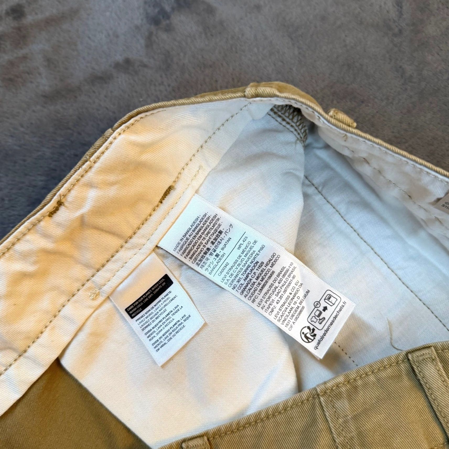Levi's VINTAGE Levis Ace Cargo Pants Mens 30x30" Tan Khaki Relaxed Tapered Cotton NWT Size US 30 / EU 46 - 6 Thumbnail
