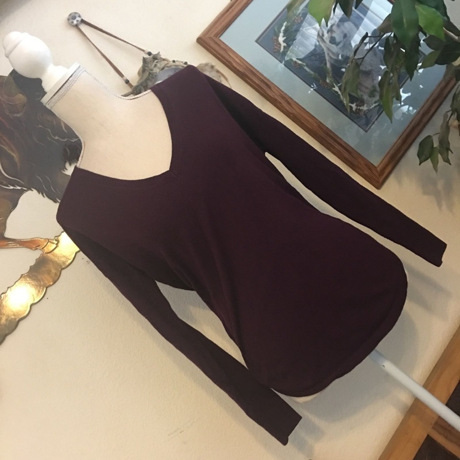 Express Express super soft burgundy v neck sweater XS Size XS / US 0-2 / IT 36-38 - 1 Thumbnail